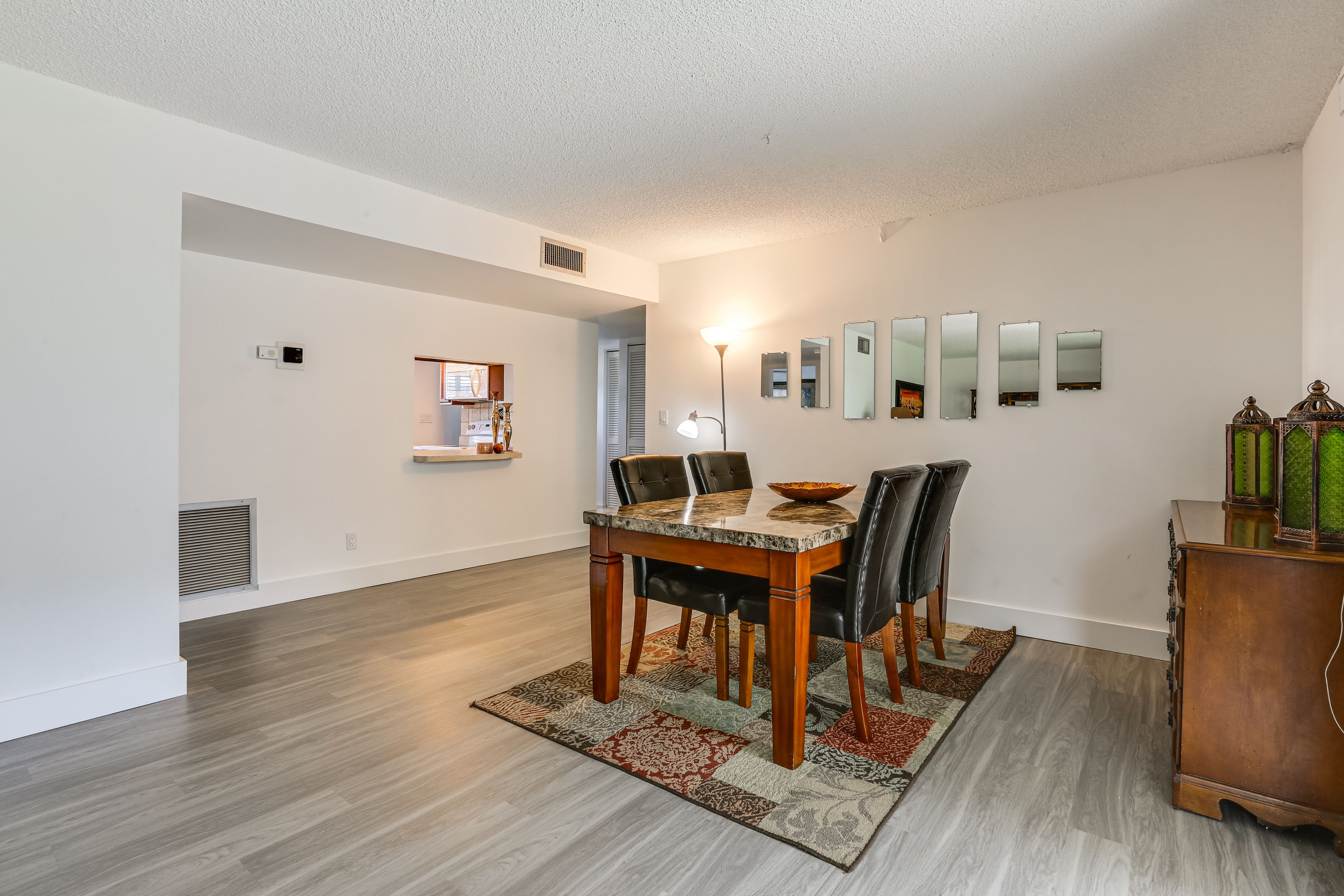 Dining Area | Dishware/Flatware Provided