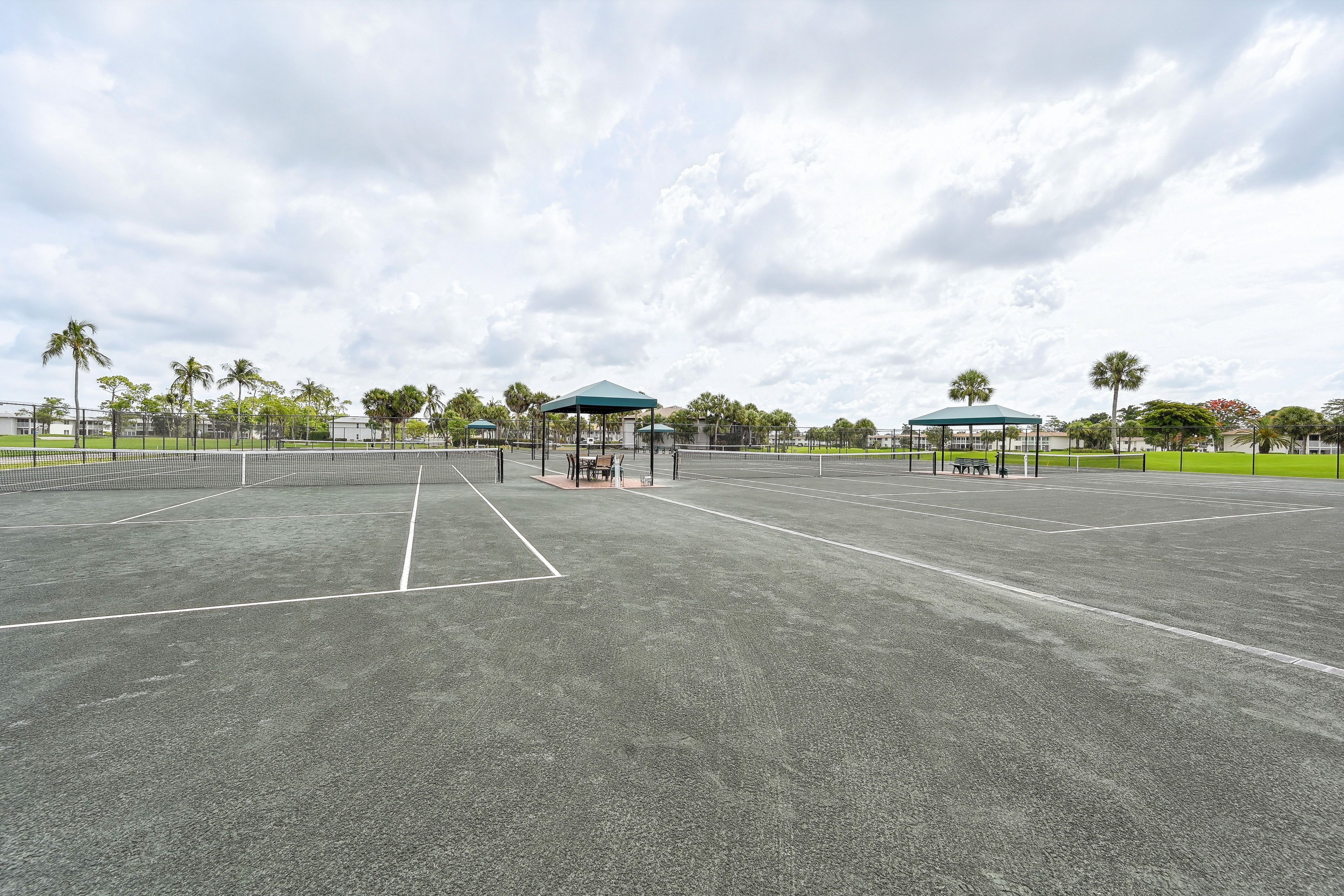 The Glades Golf & Country Club Community Amenities | Tennis Courts