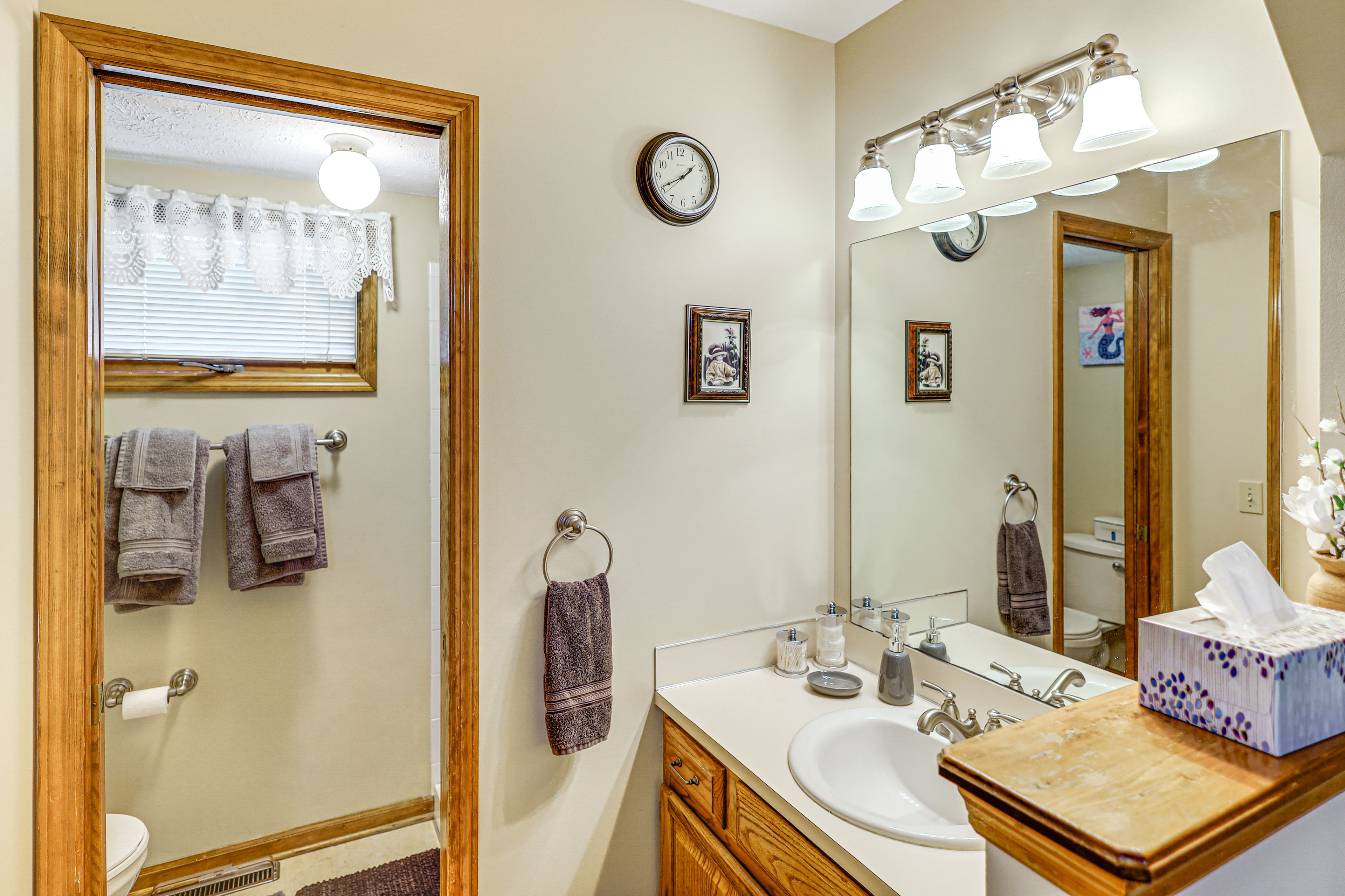 En-Suite Bathroom | Towels Provided