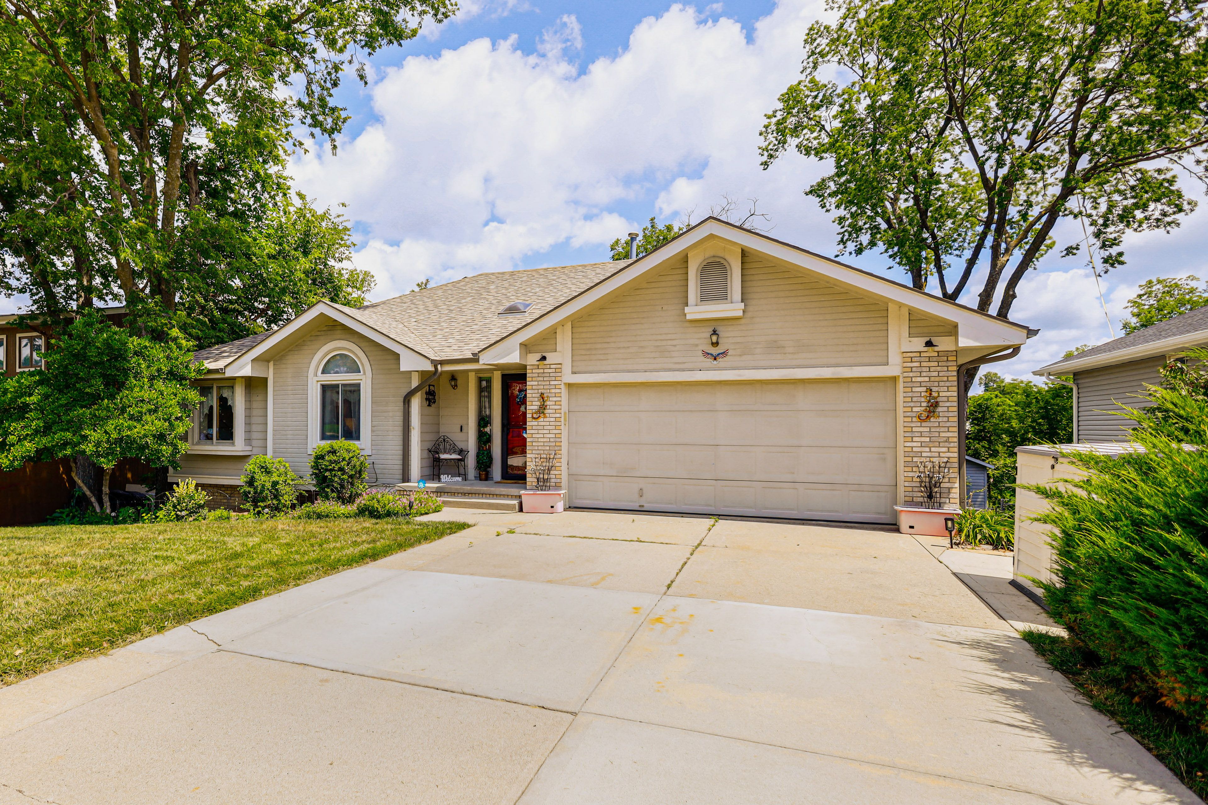 Parking | Shared Driveway (1 Vehicle) | Free Street Parking