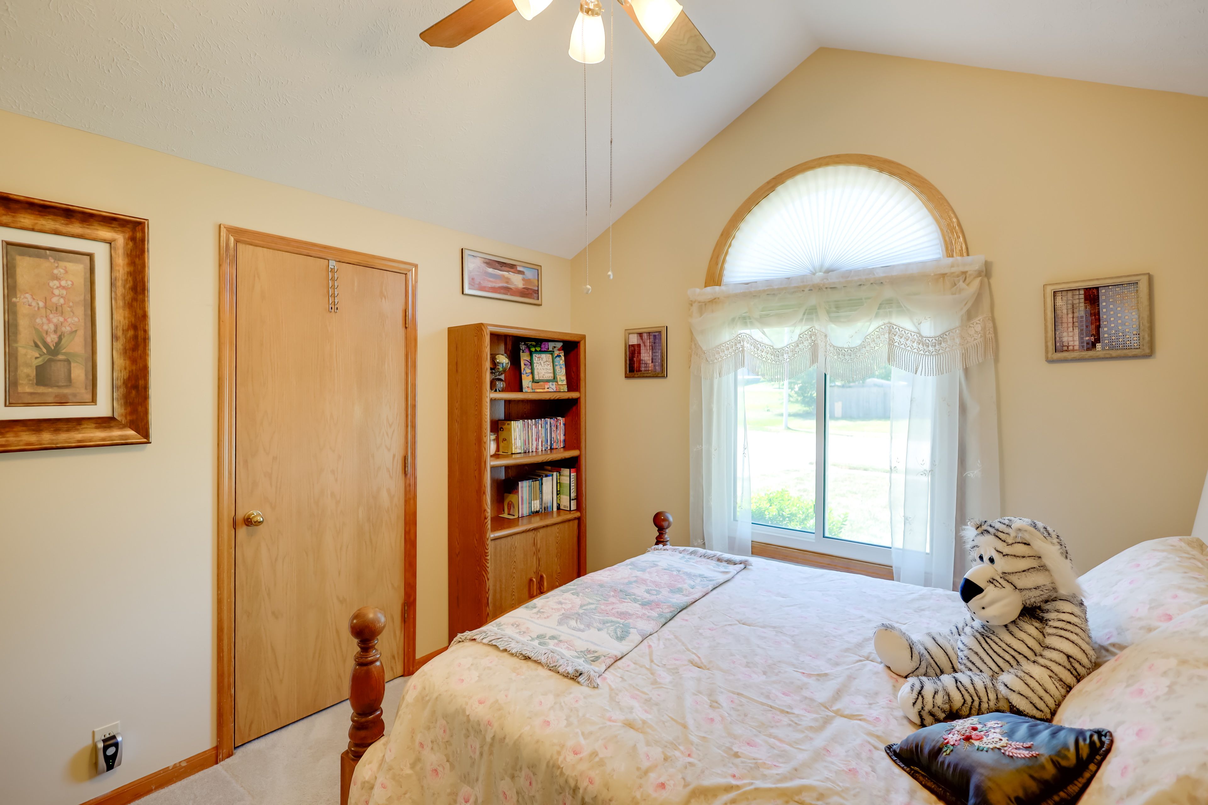 Bedroom 2 | Queen Bed