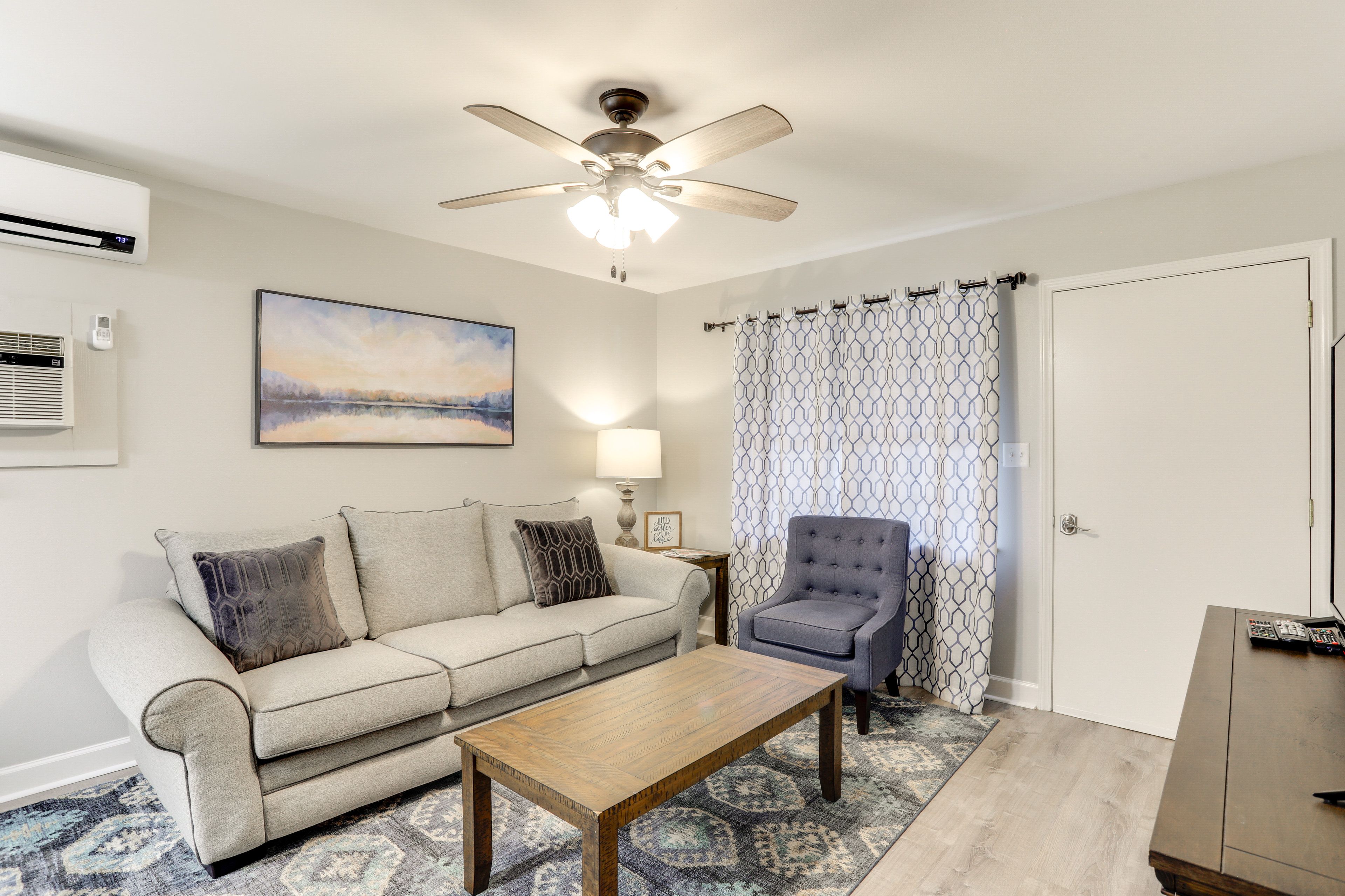 Living Room | Free WiFi | Smart TV