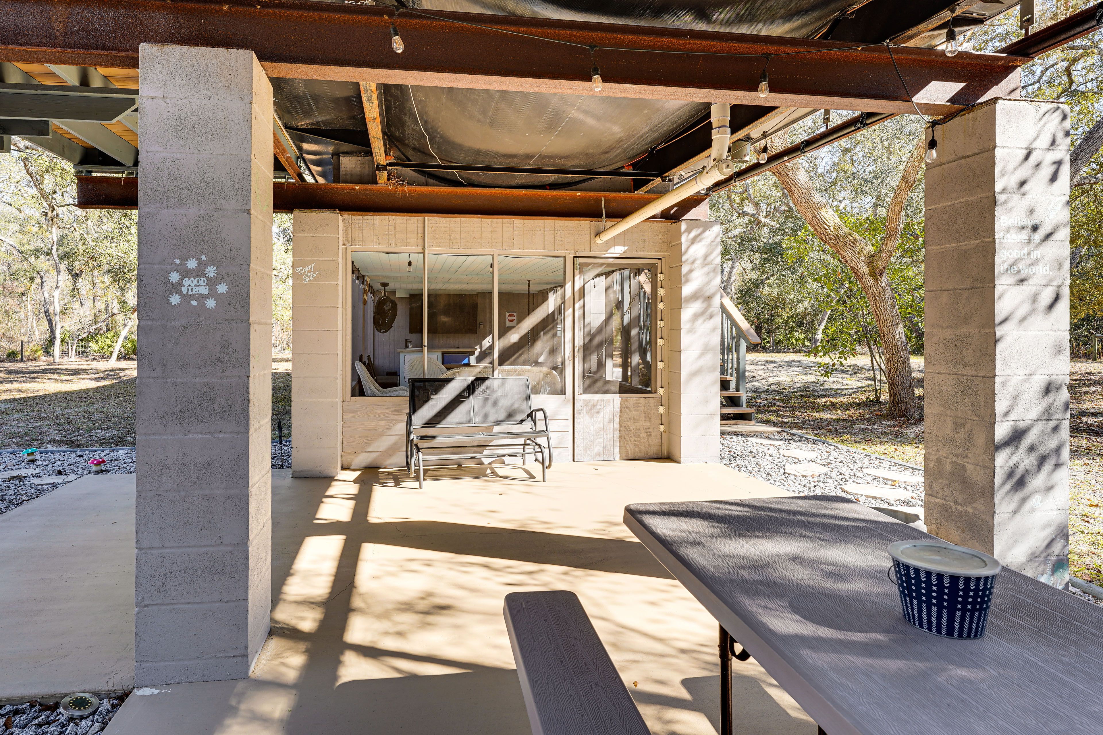 Covered Patio | Picnic Table