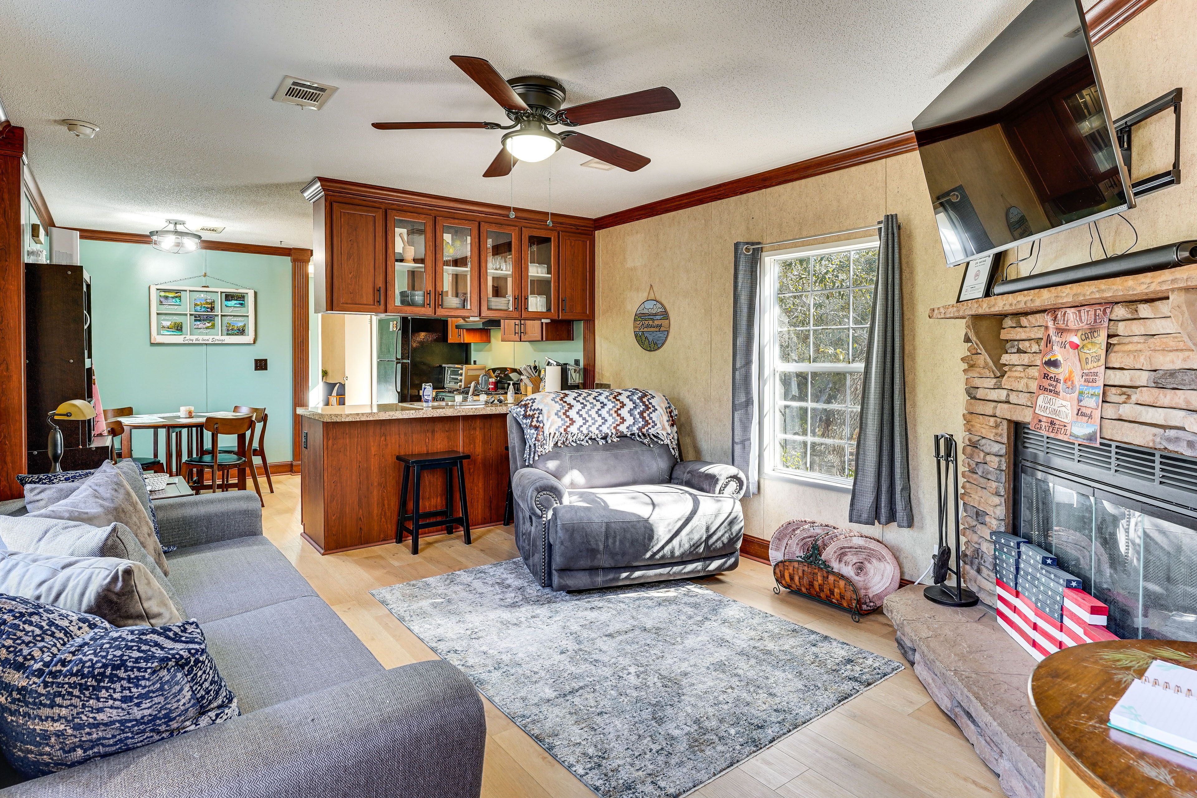 Living Room | Queen Sleeper Sofa | Flat-Screen TV