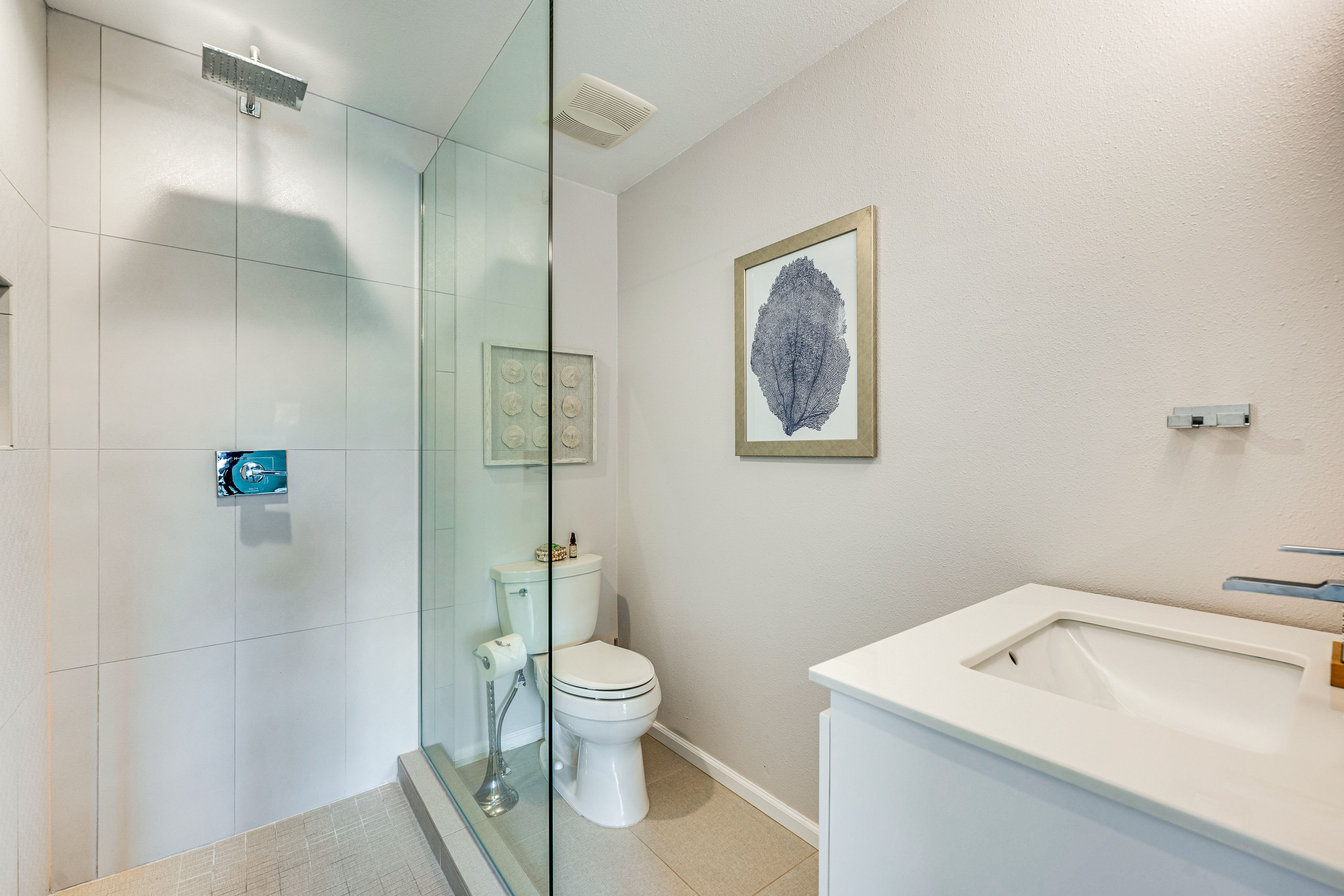 Bathroom | 2nd Floor