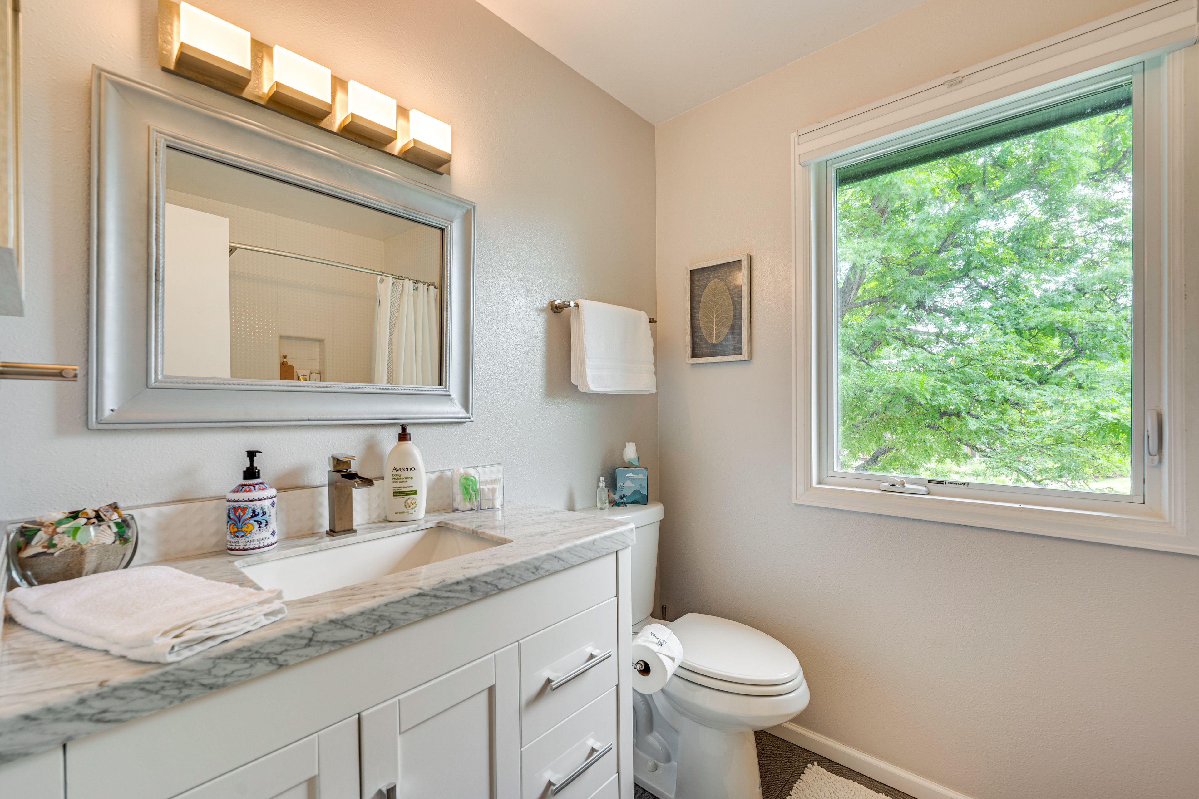 Bathroom | 2nd Floor