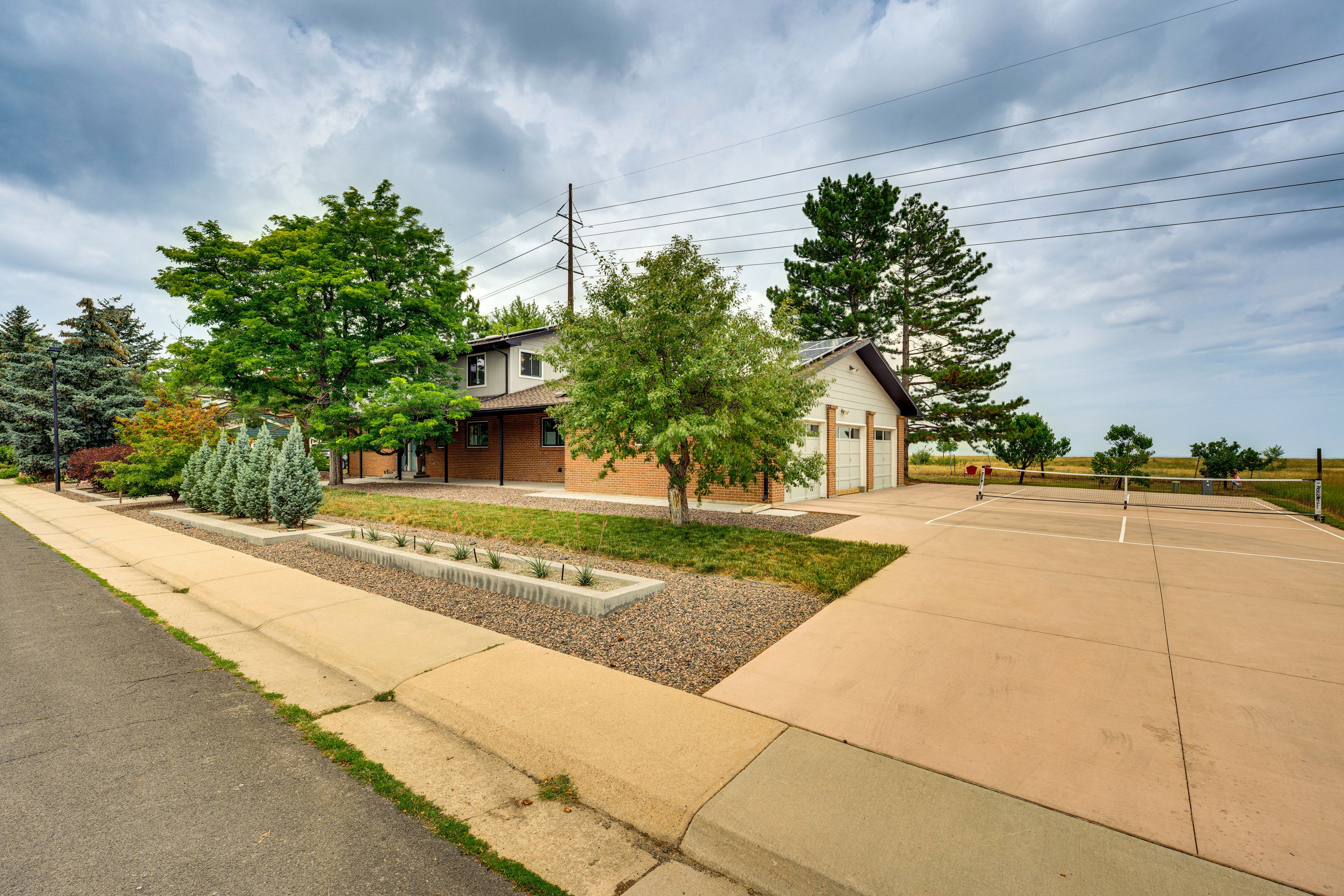 Parking | Driveway (4 Vehicles)