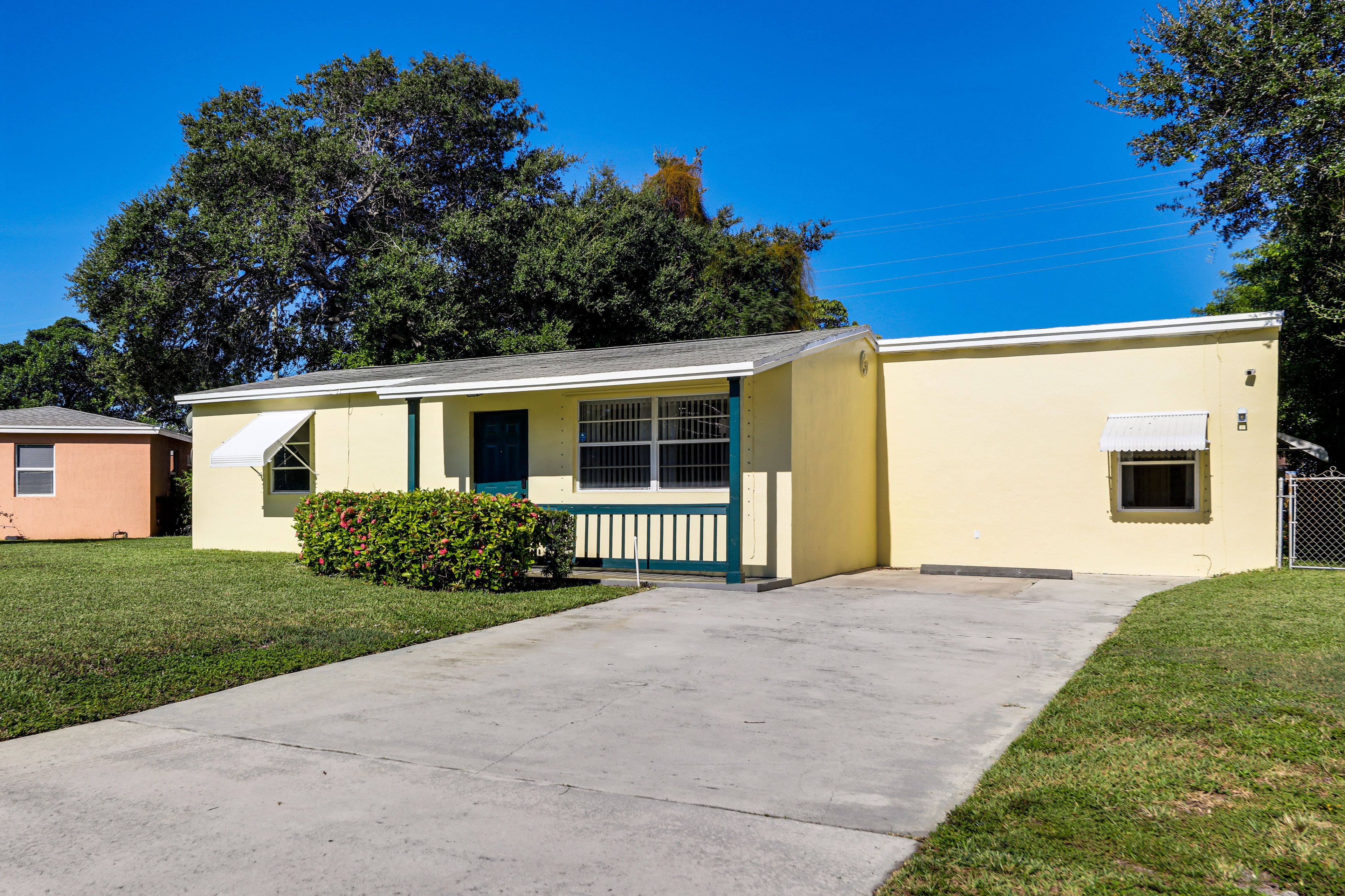 Parking | Driveway (3 Vehicles) | Additional Street Parking