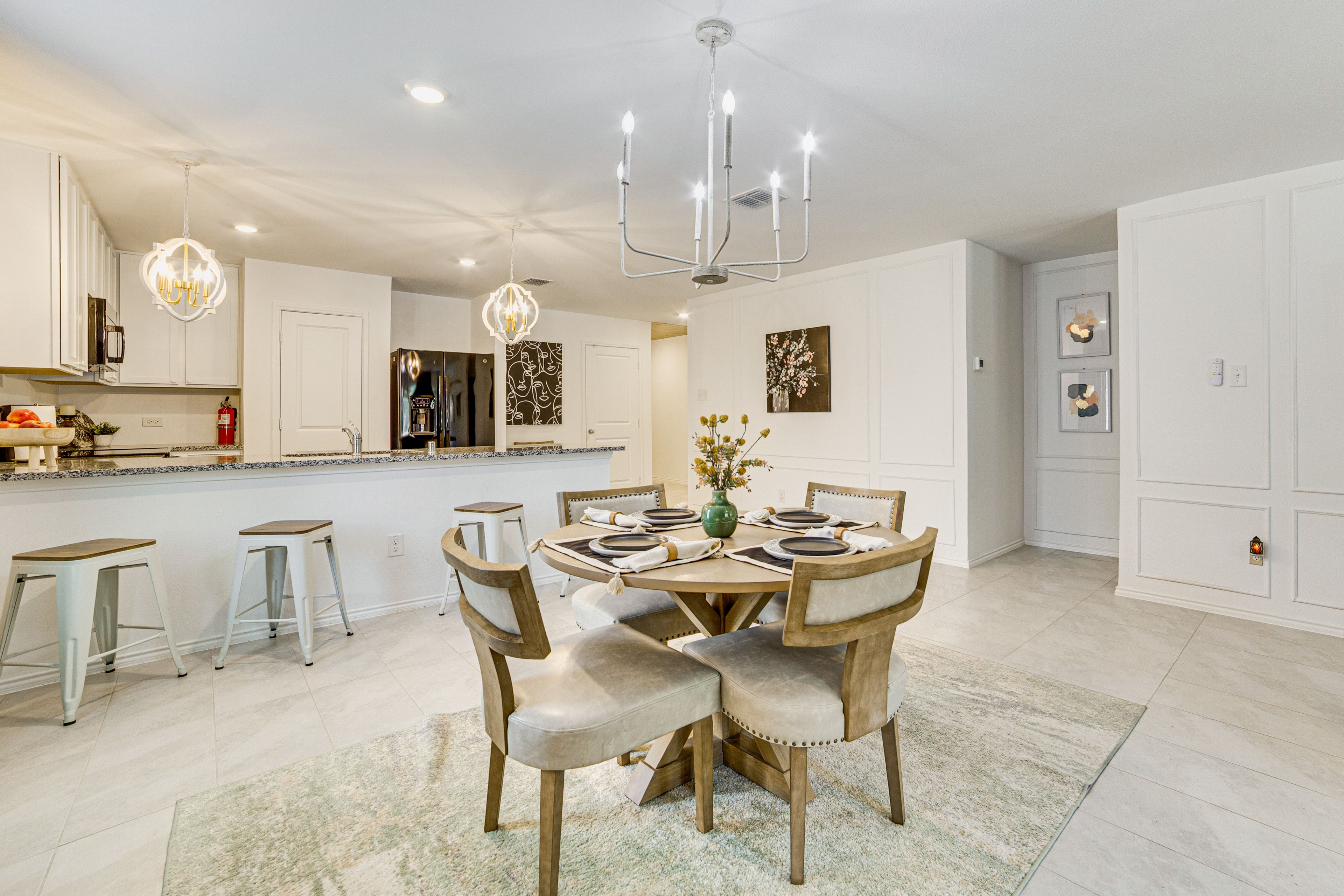 Dining Area | Dishware & Flatware Provided