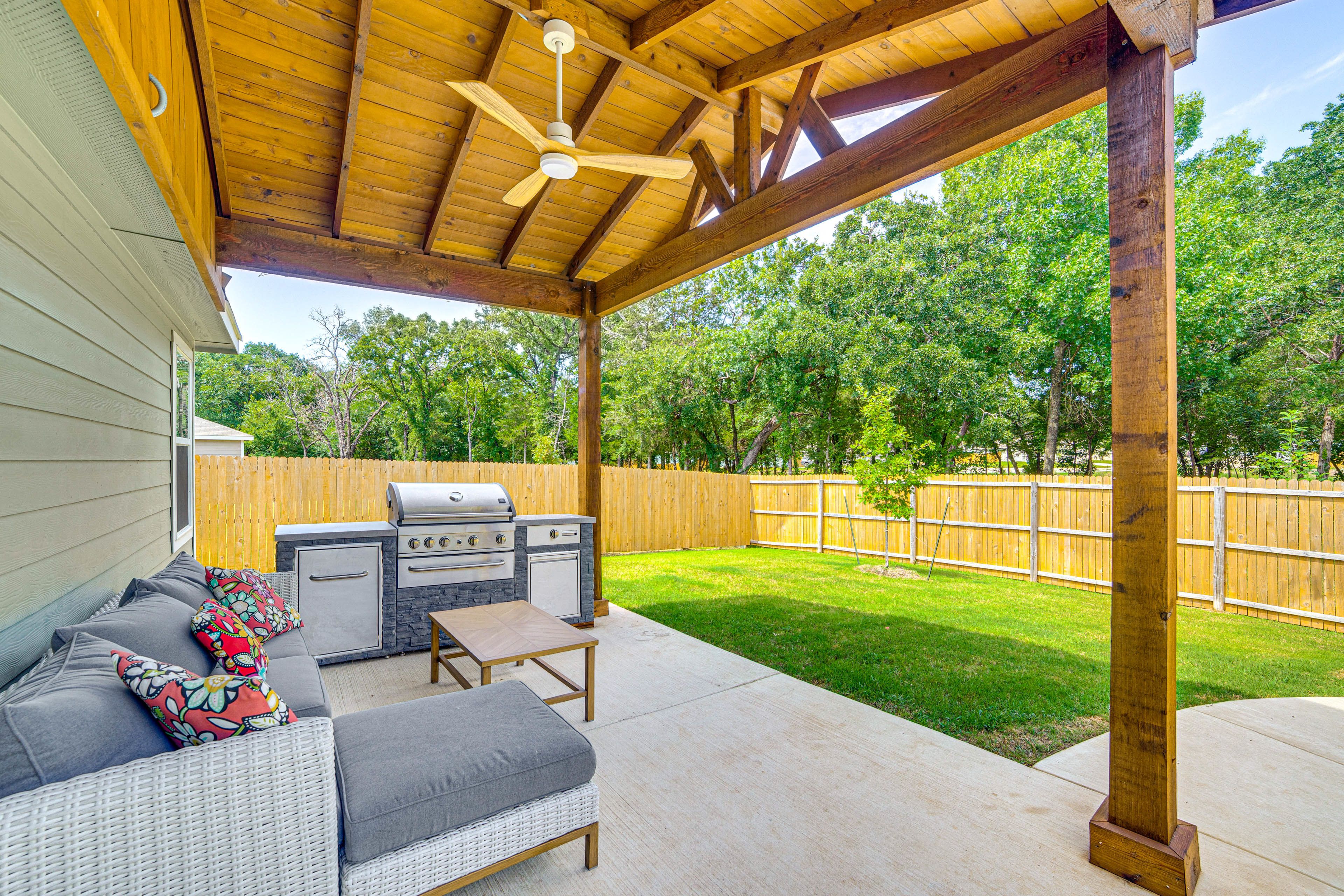 Dallas Vacation Rental | 3BR | 2BA | 1,450 Sq Ft | 1 Small Step to Enter