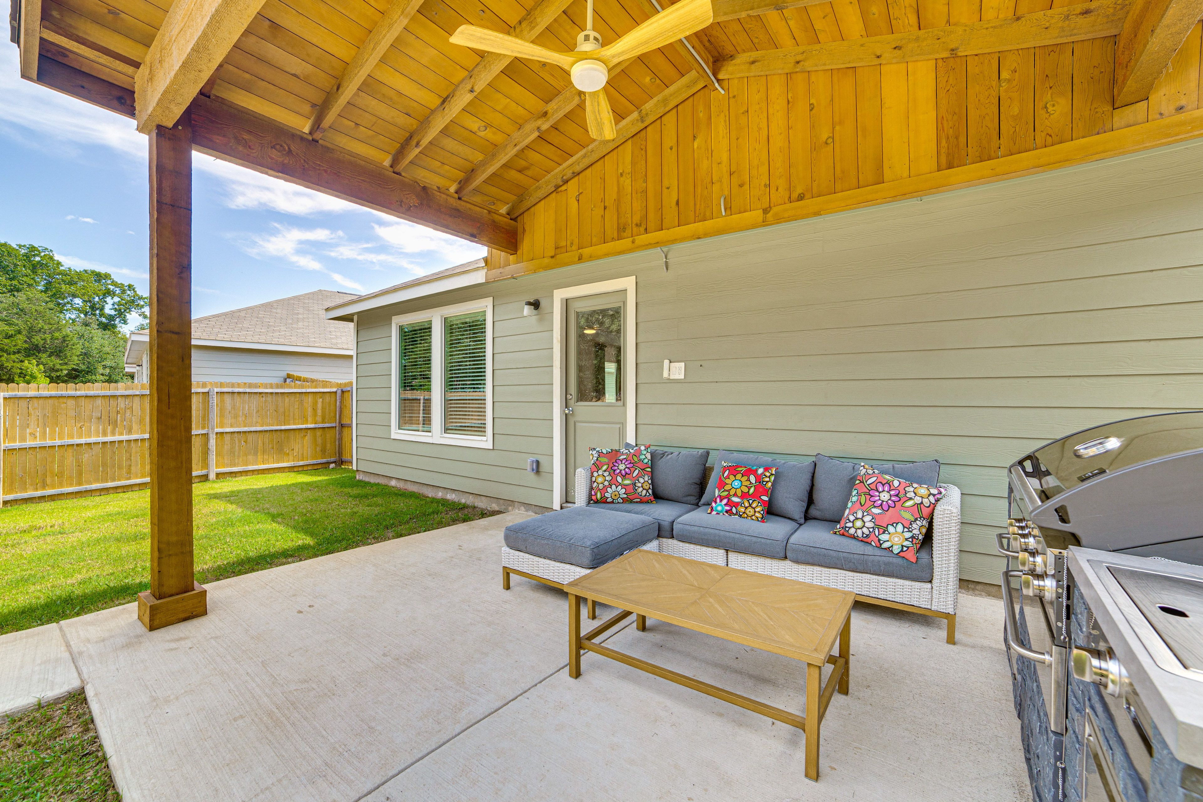Covered Patio | Gas Grill