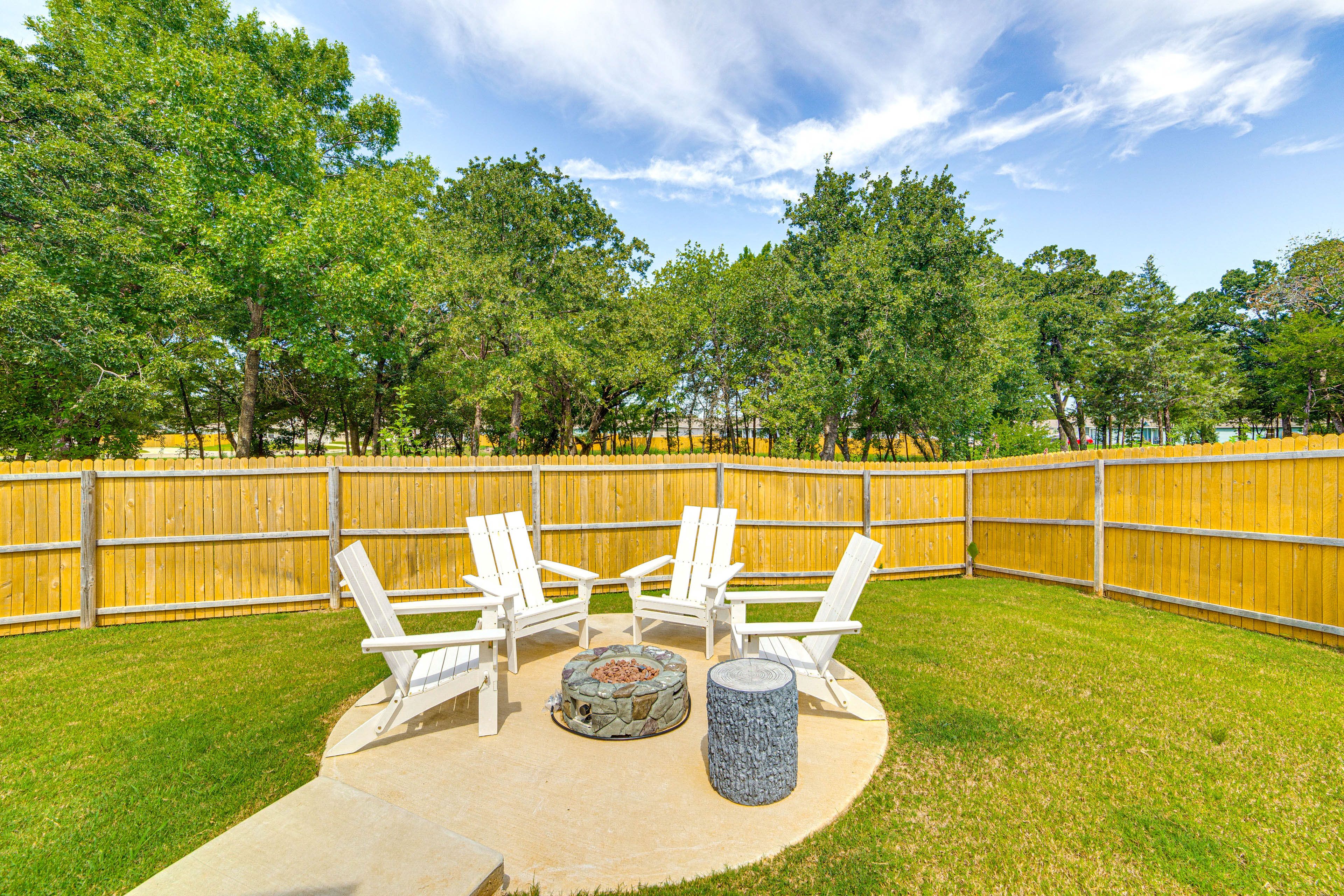 Fenced Backyard | Gas Fire Pit
