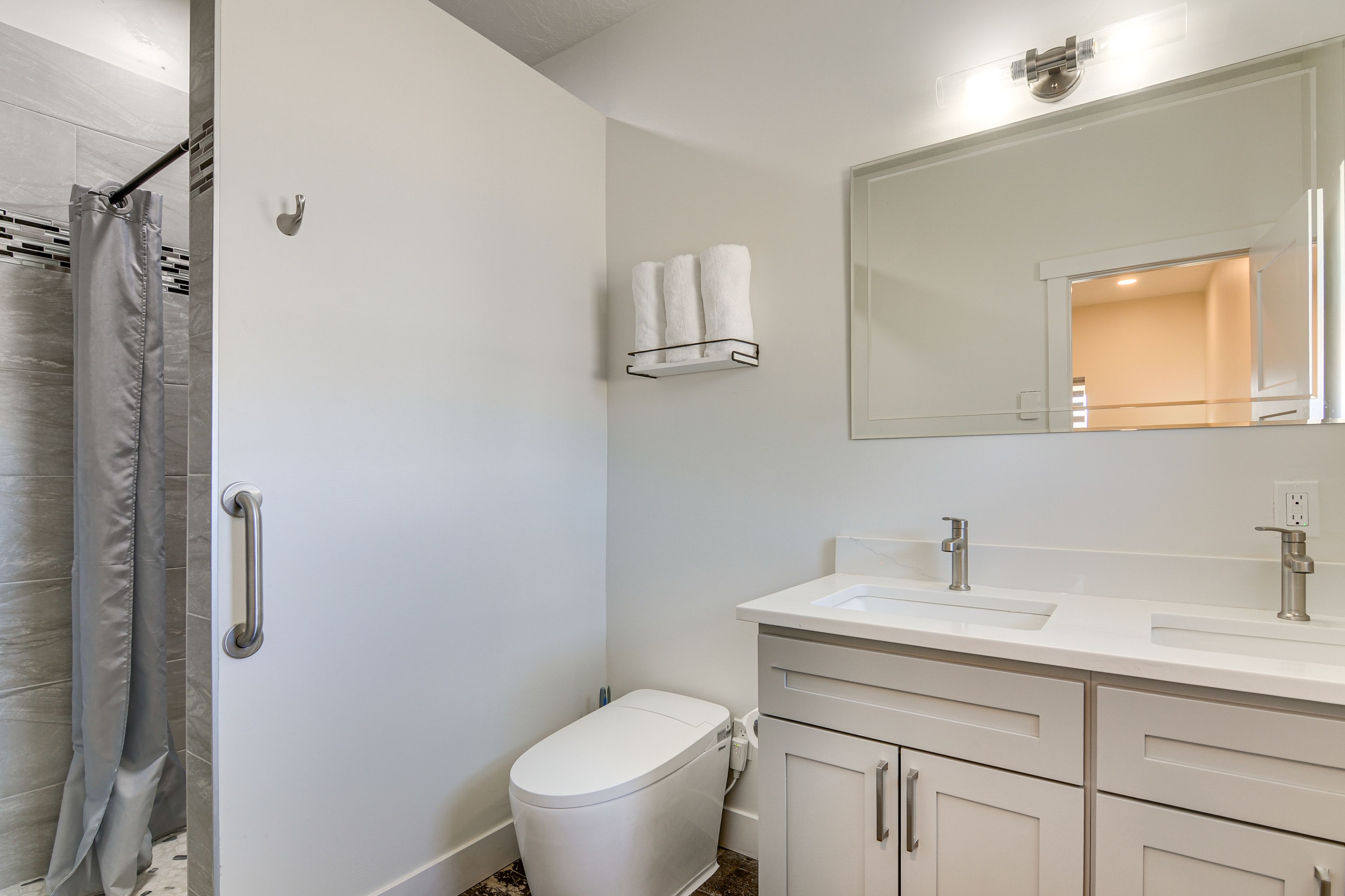 Full Bathroom | 1st Floor