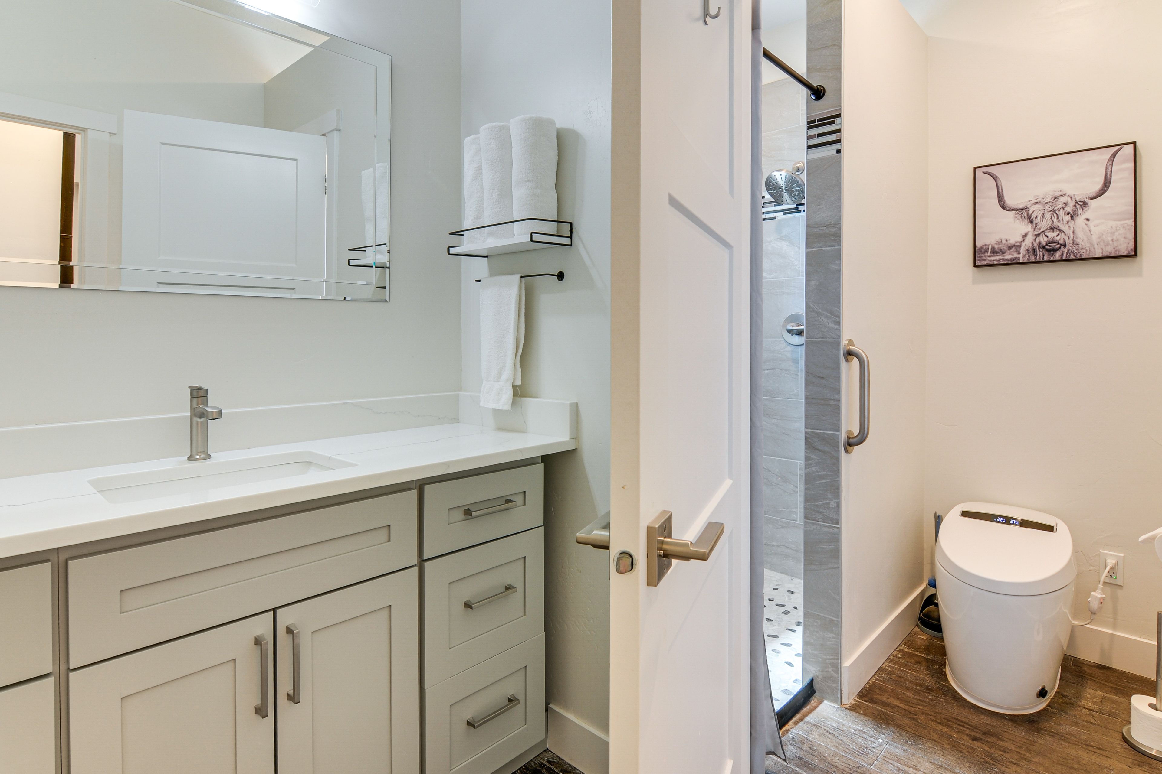 Full Bathroom | 1st Floor