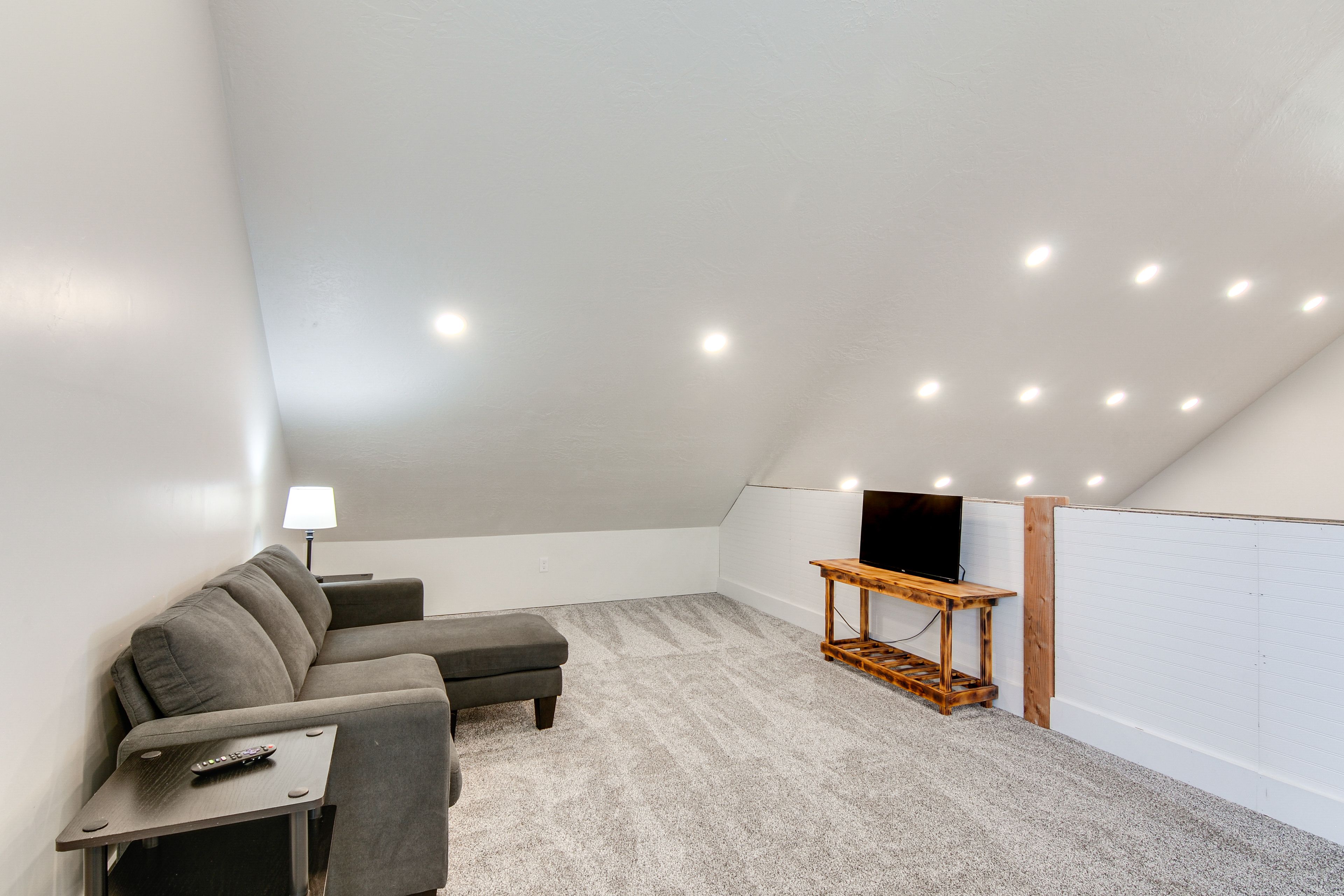 Loft | Smart TV | Full Bed | 2nd Floor