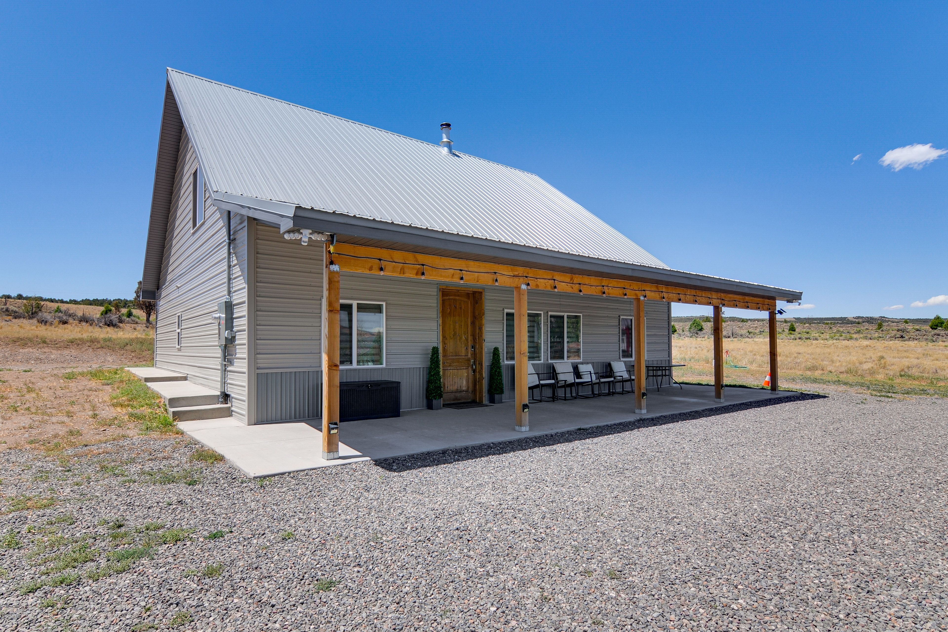 Porch | Free WiFi | Smart TV | Electric Fireplace