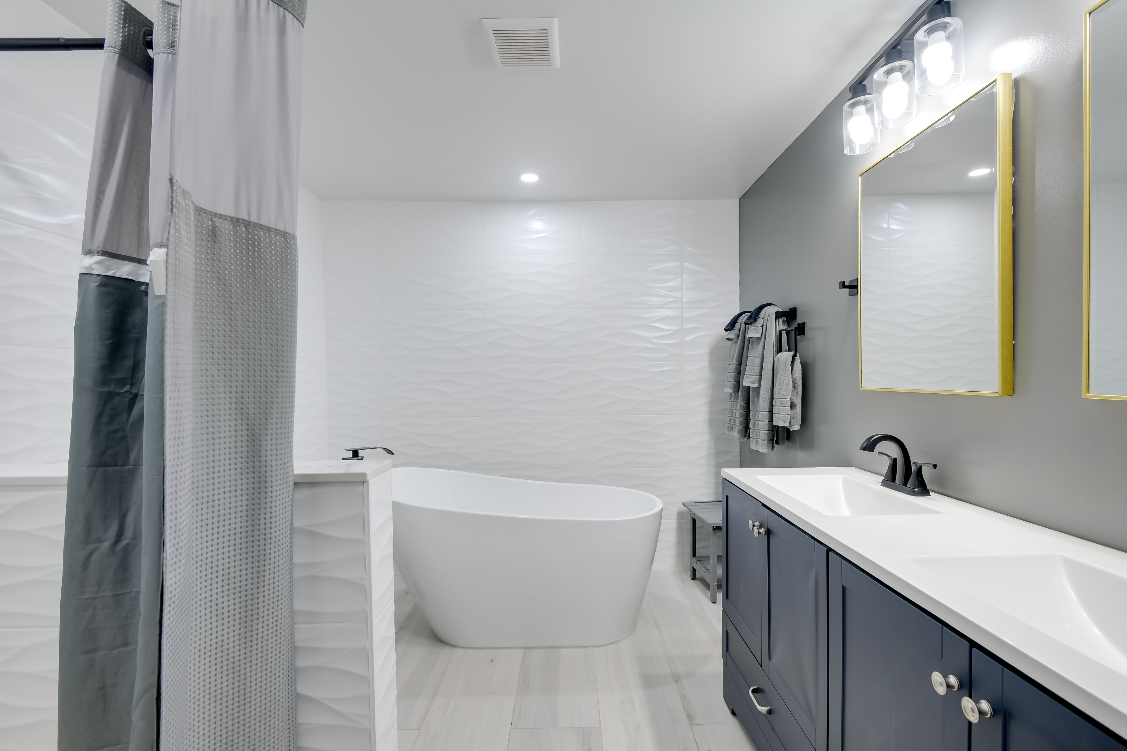 En-Suite Bathroom | 2nd Floor | Towels Provided