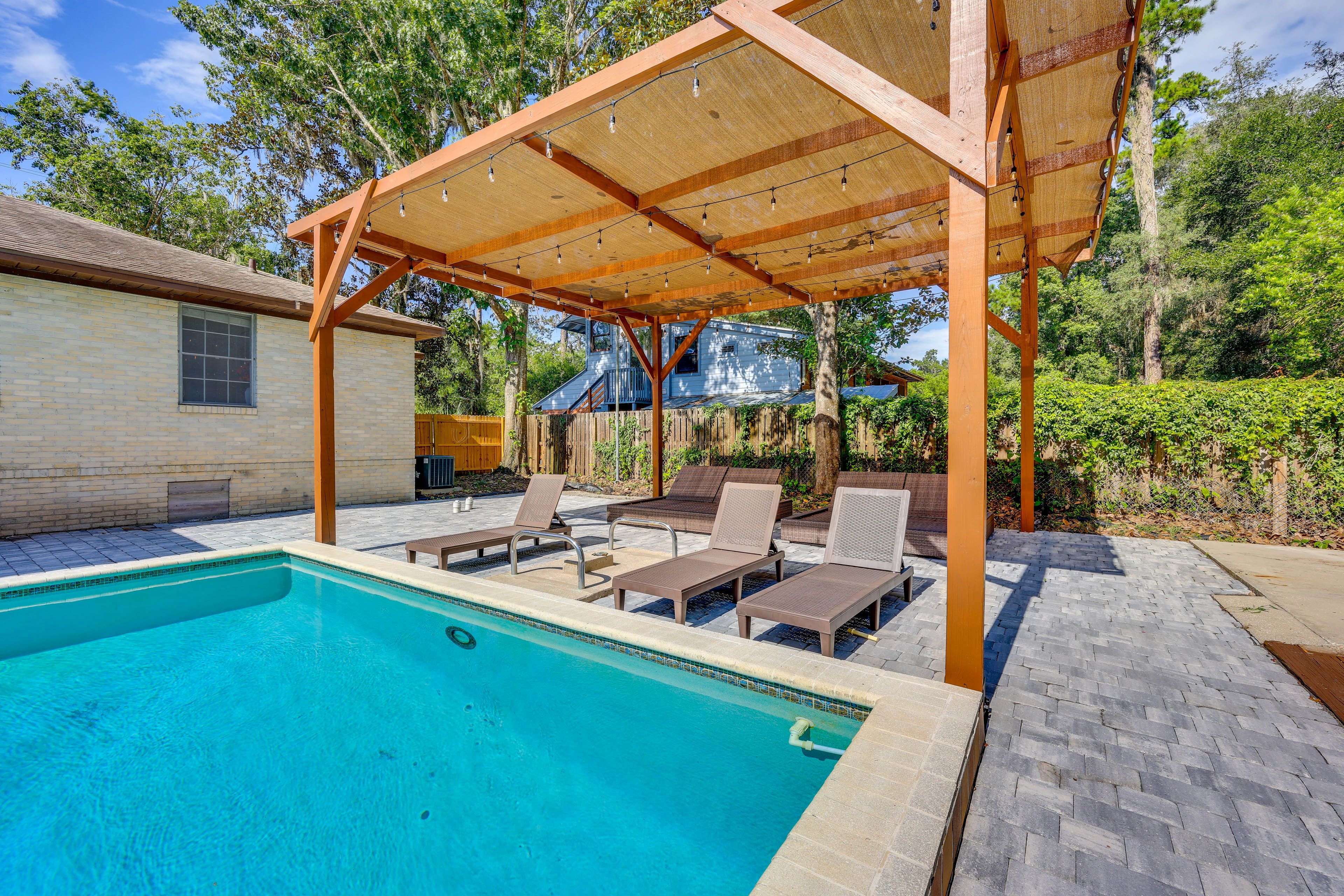 Covered Patio w/ Lounge Seating | Private Pool