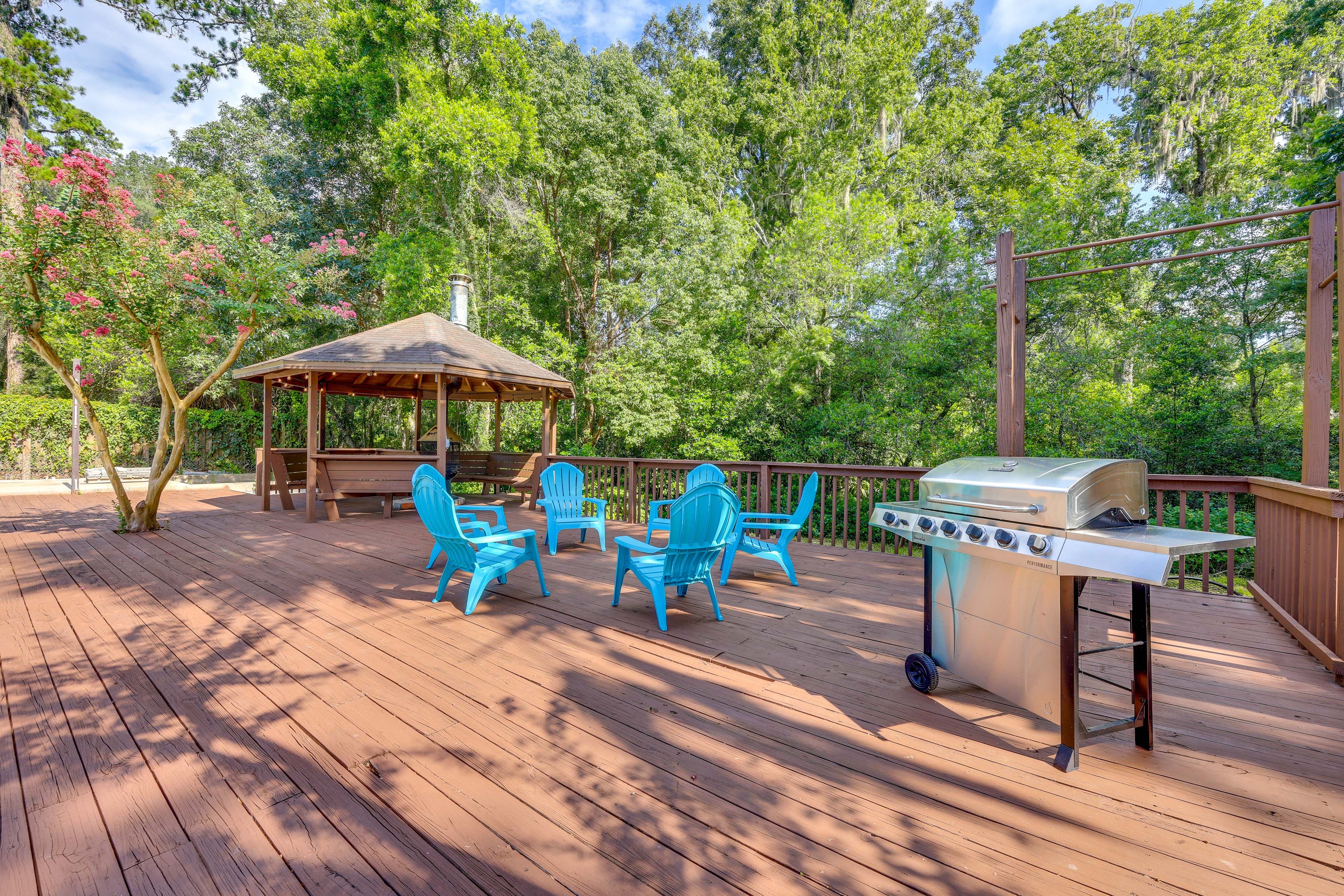 Deck w/ Gazebo | Gas Grill