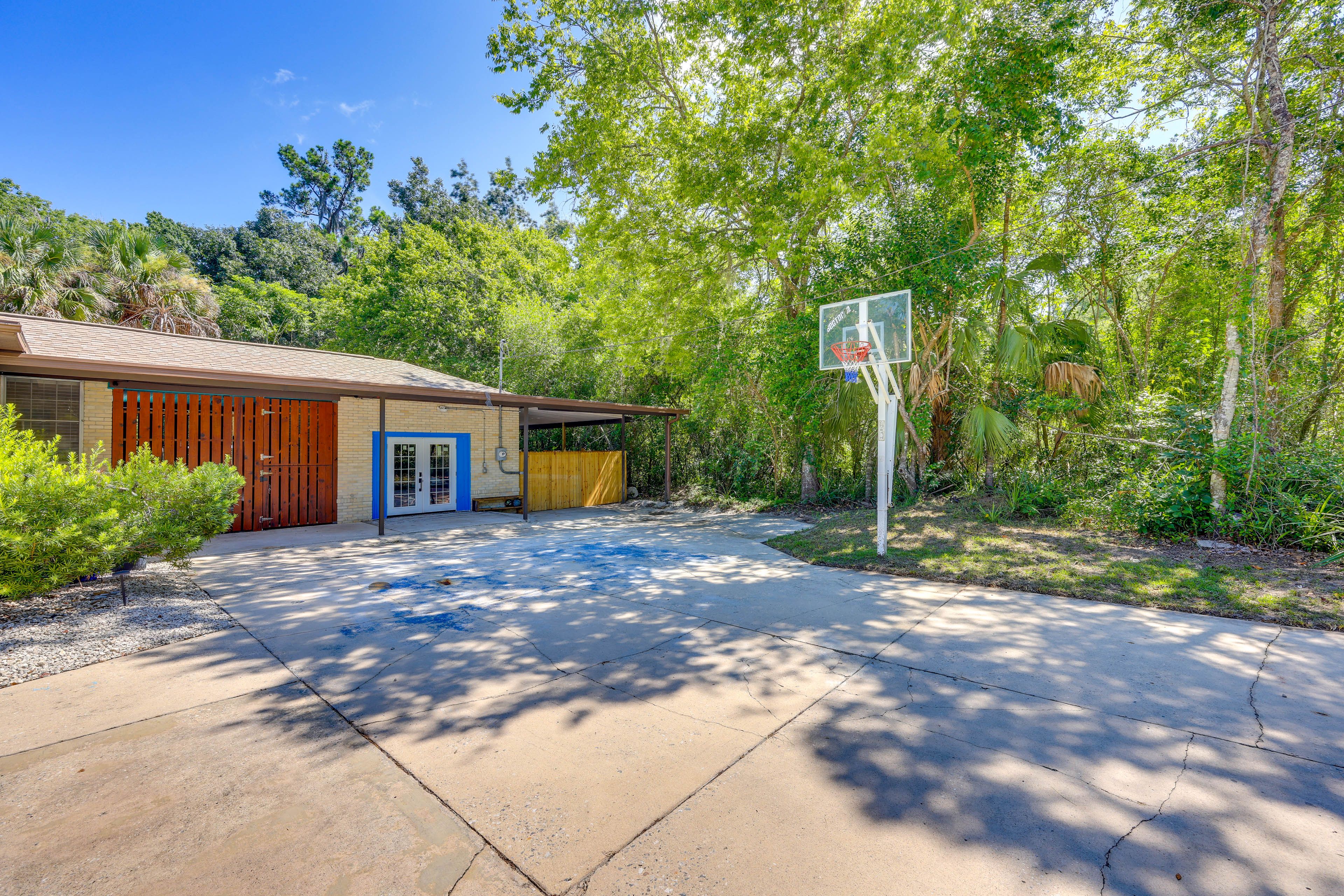 Property Exterior | Basketball Hoop