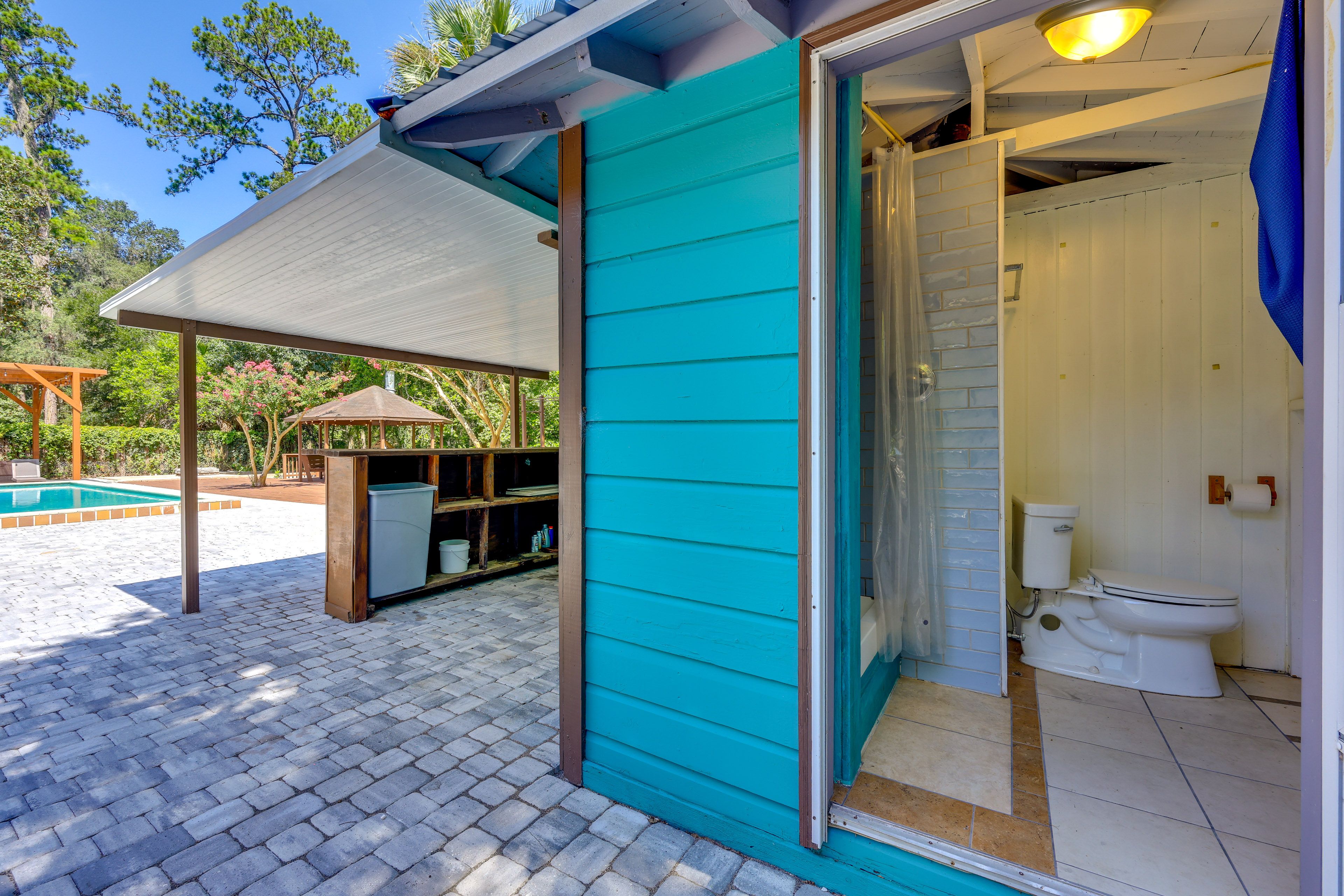 Full Bathroom | Outdoor Access