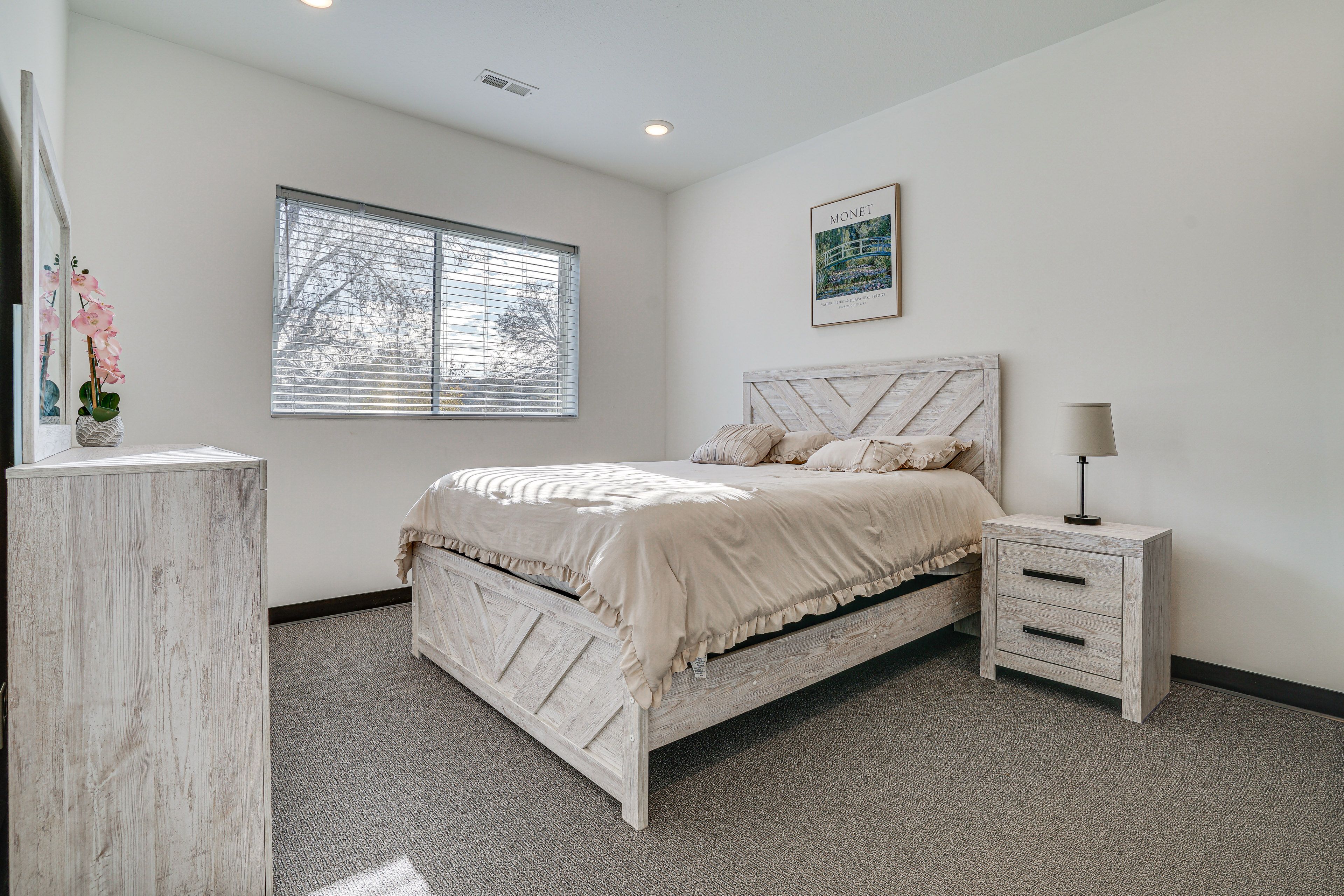 Bedroom 2 | Queen Bed