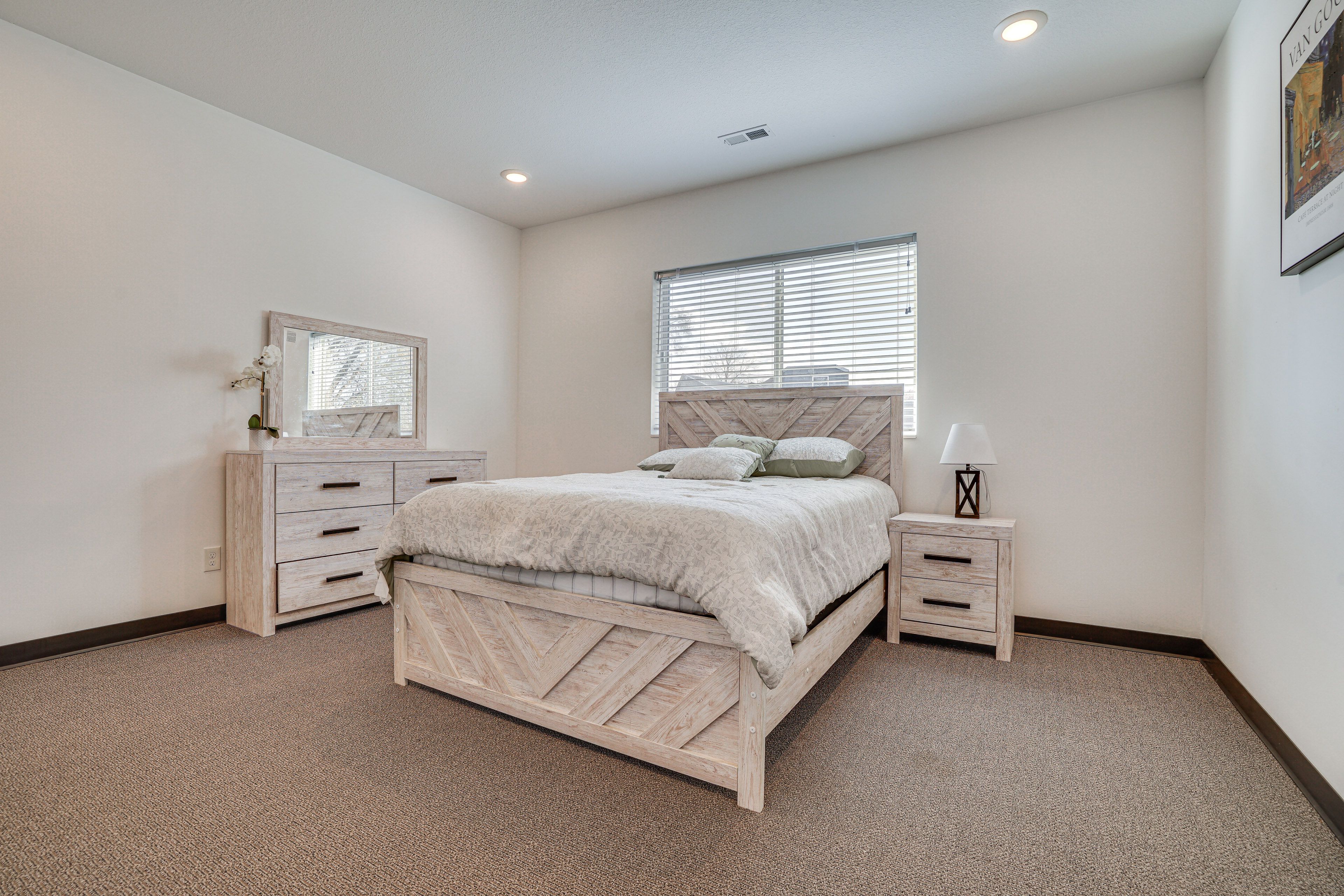 Bedroom 3 | Queen Bed