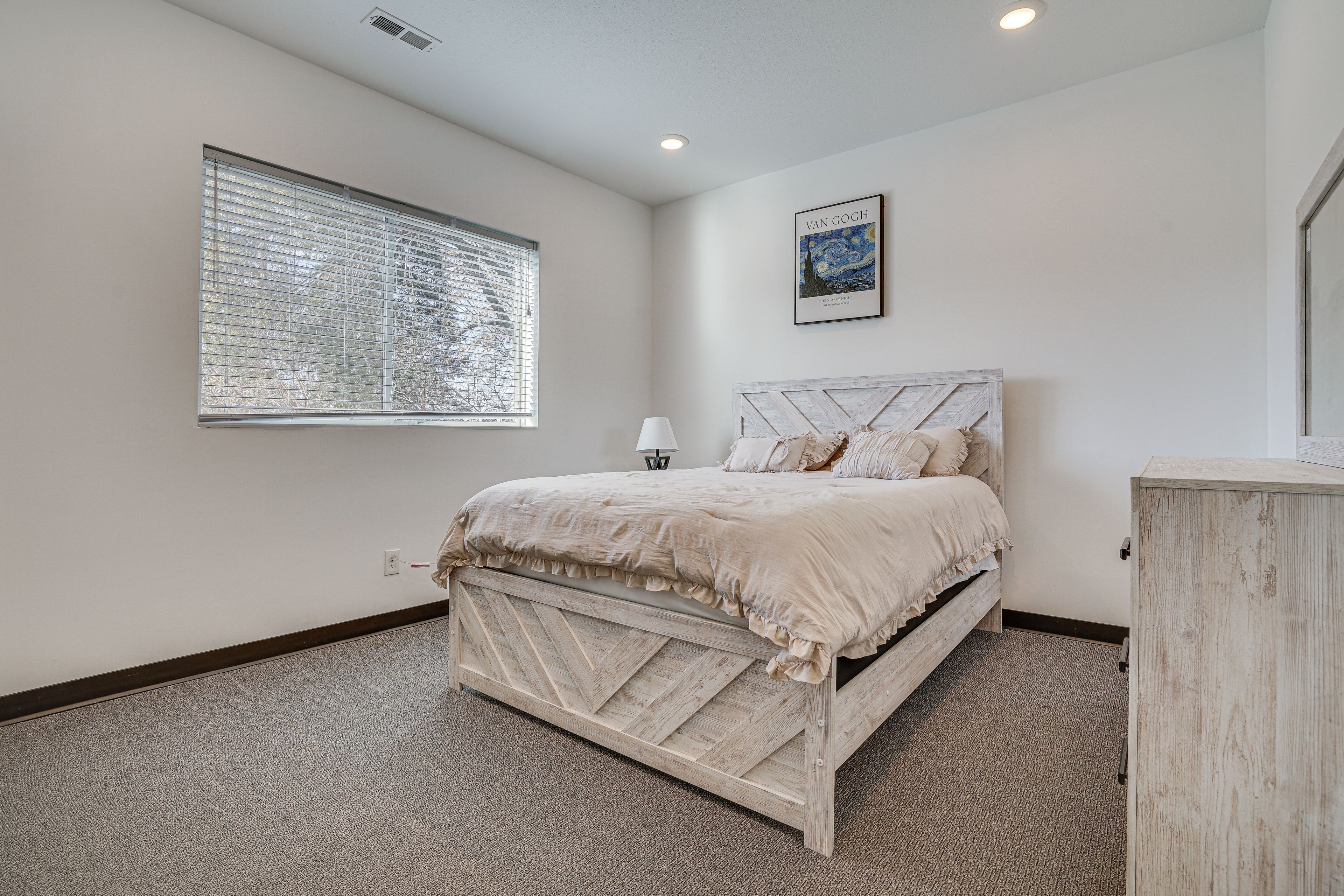 Bedroom 4 | Queen Bed