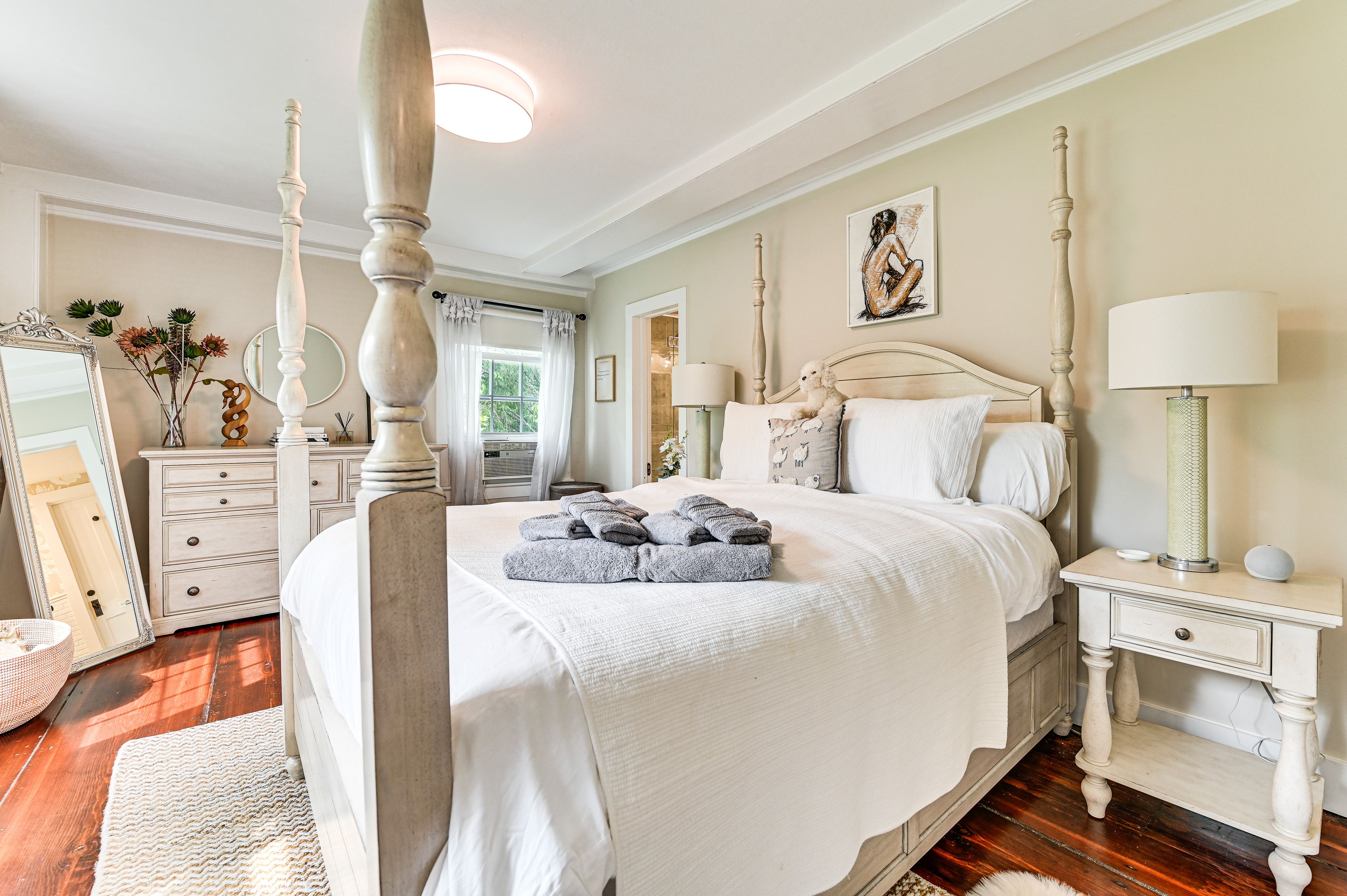 Bedroom 2 | 2nd Floor | Queen Bed