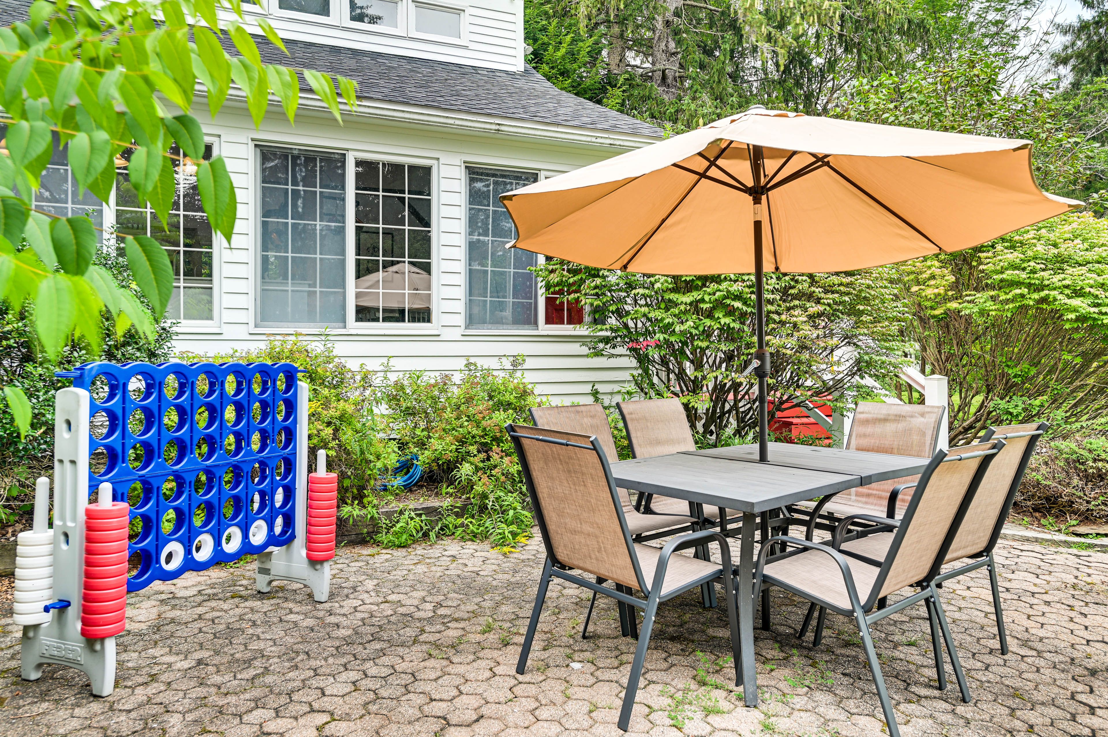 Patio | Dining Set | Large Connect 4 Game