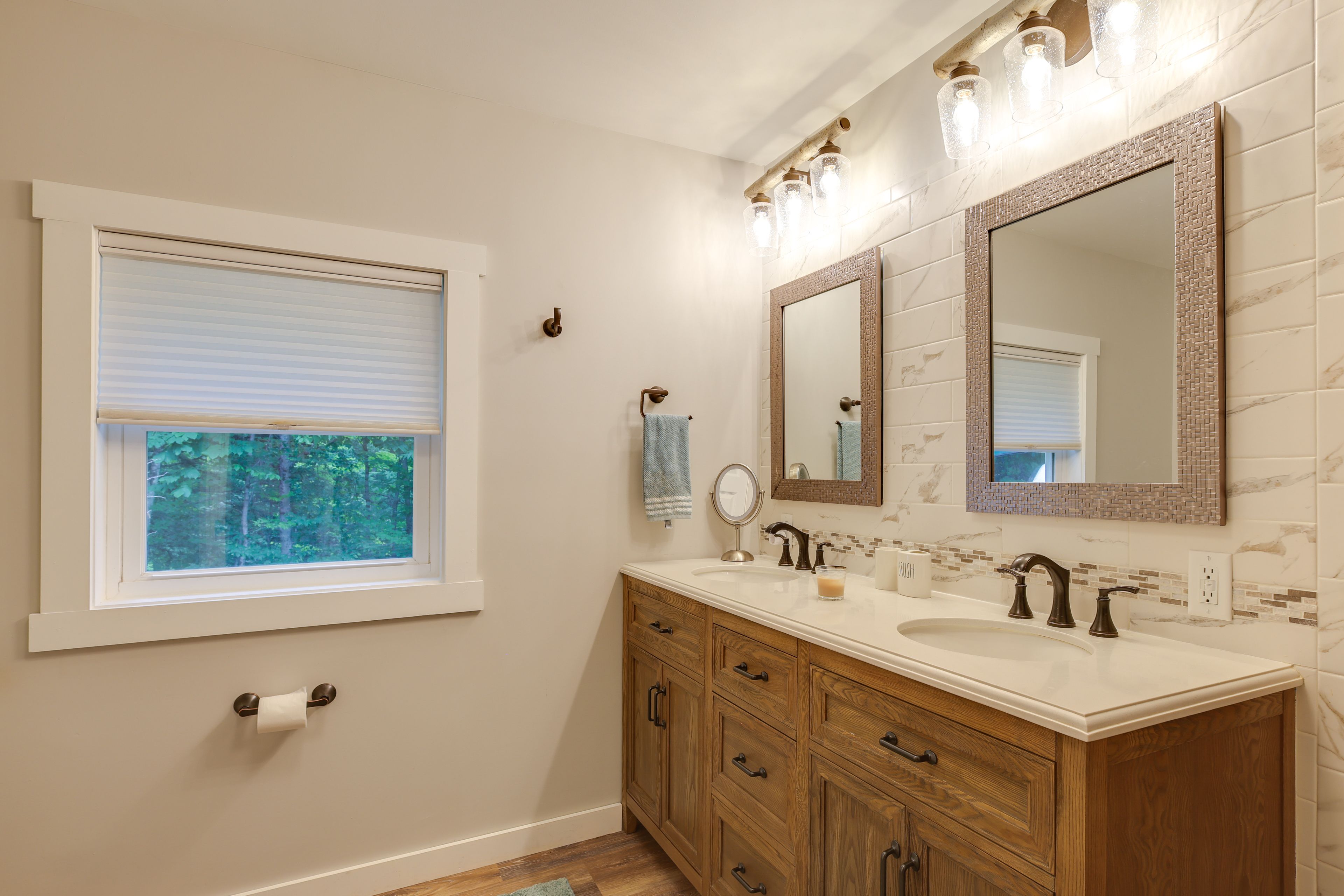 Full Bathroom | Towels Provided