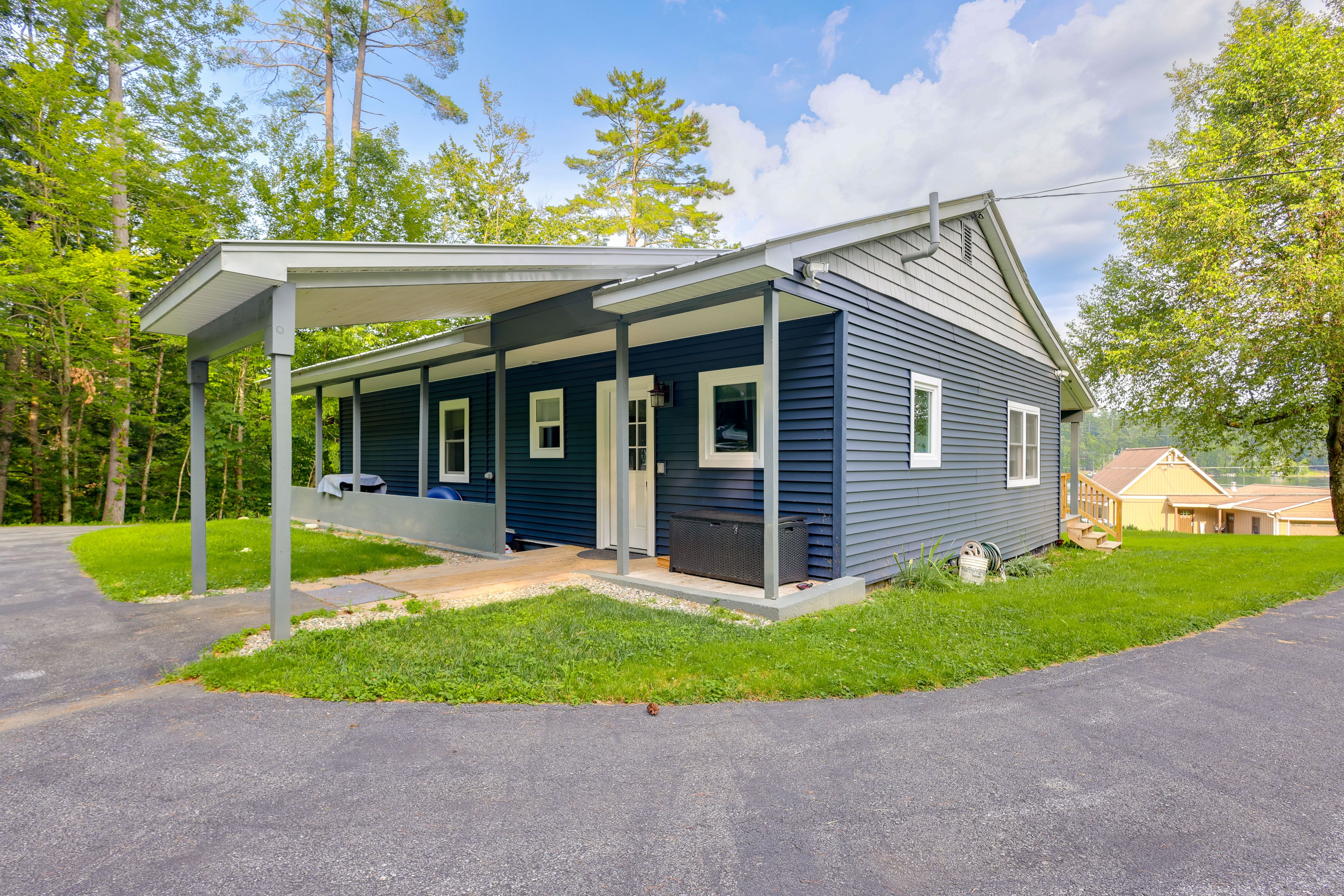 Parking | Driveway (5 Vehicles) | Trailer/Boat Parking Allowed On-Site