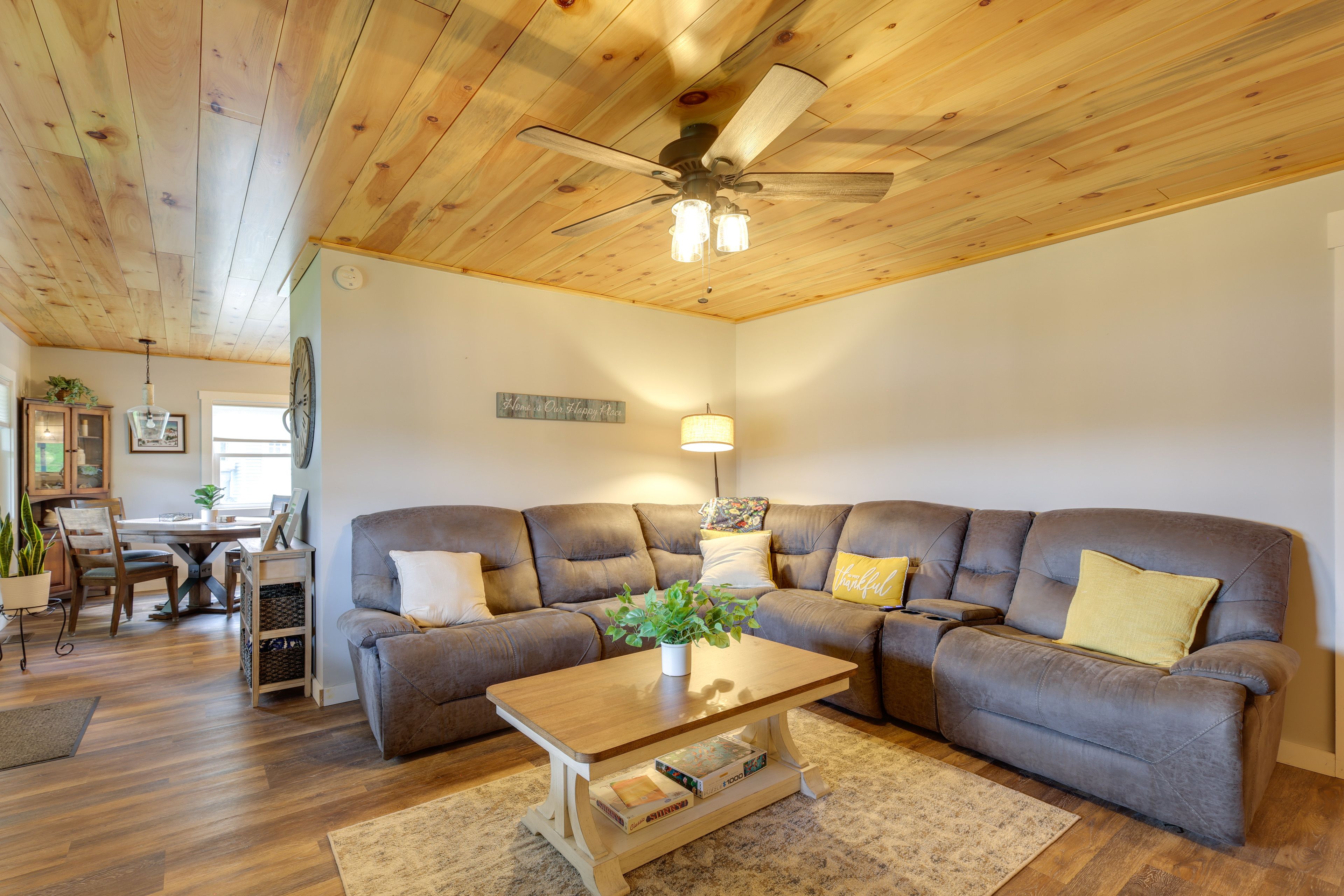 Living Room | Flat-Screen TV w/ Cable | Free WiFi | Central Heat & A/C