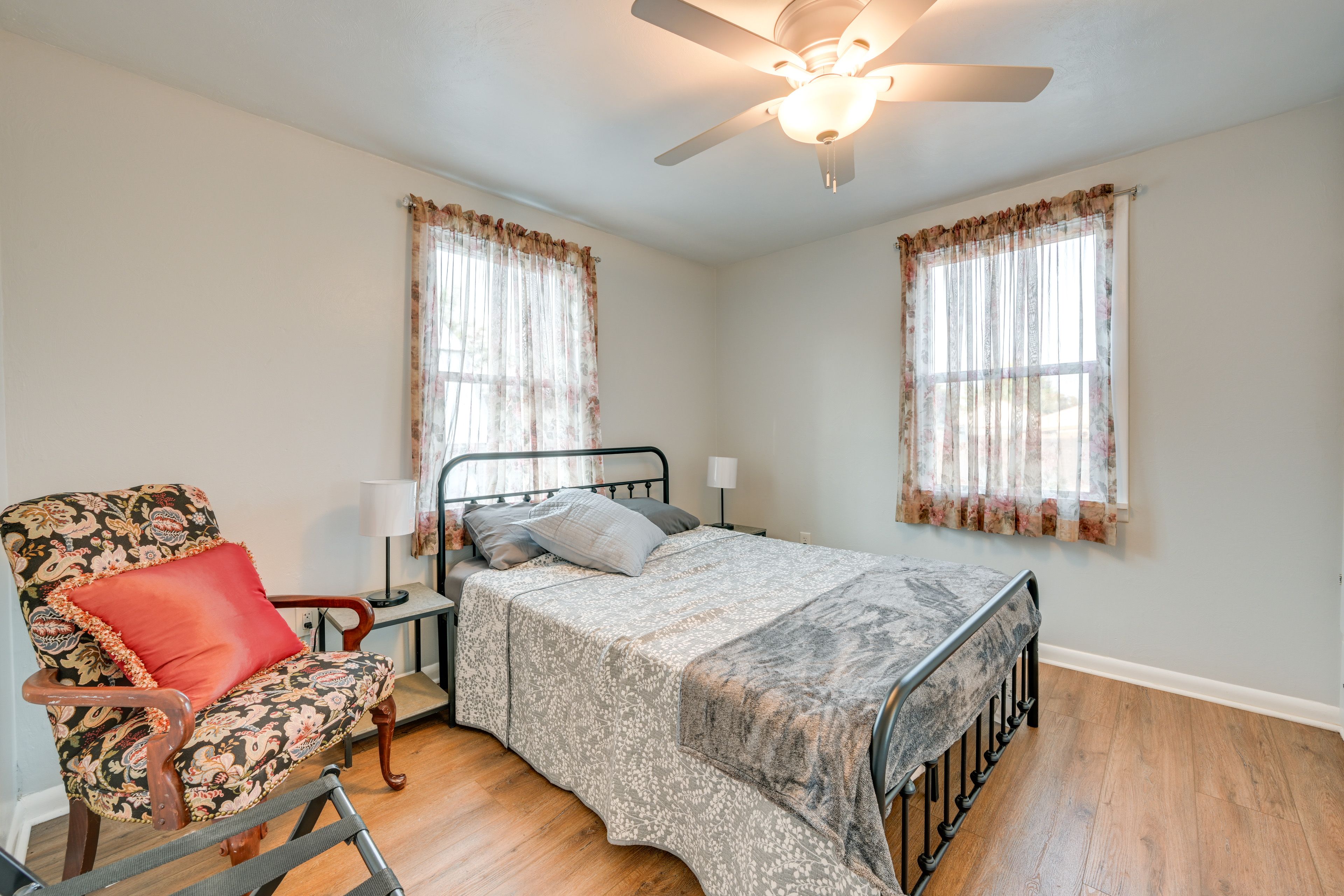 Bedroom 1 | Queen Bed