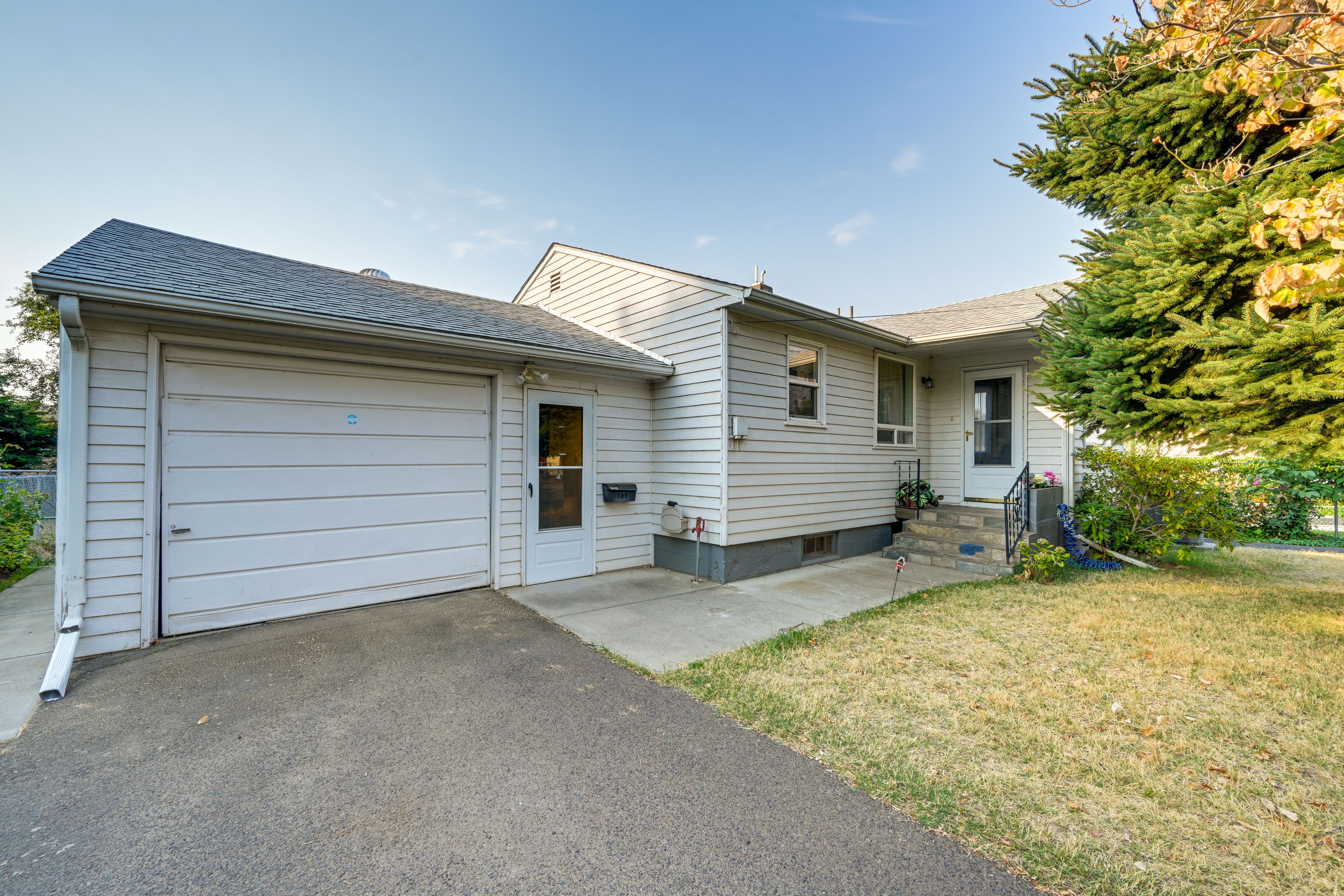 College Park Vacation Rental | 2BR | 1BA | 750 Sq Ft | 5 Steps to Access