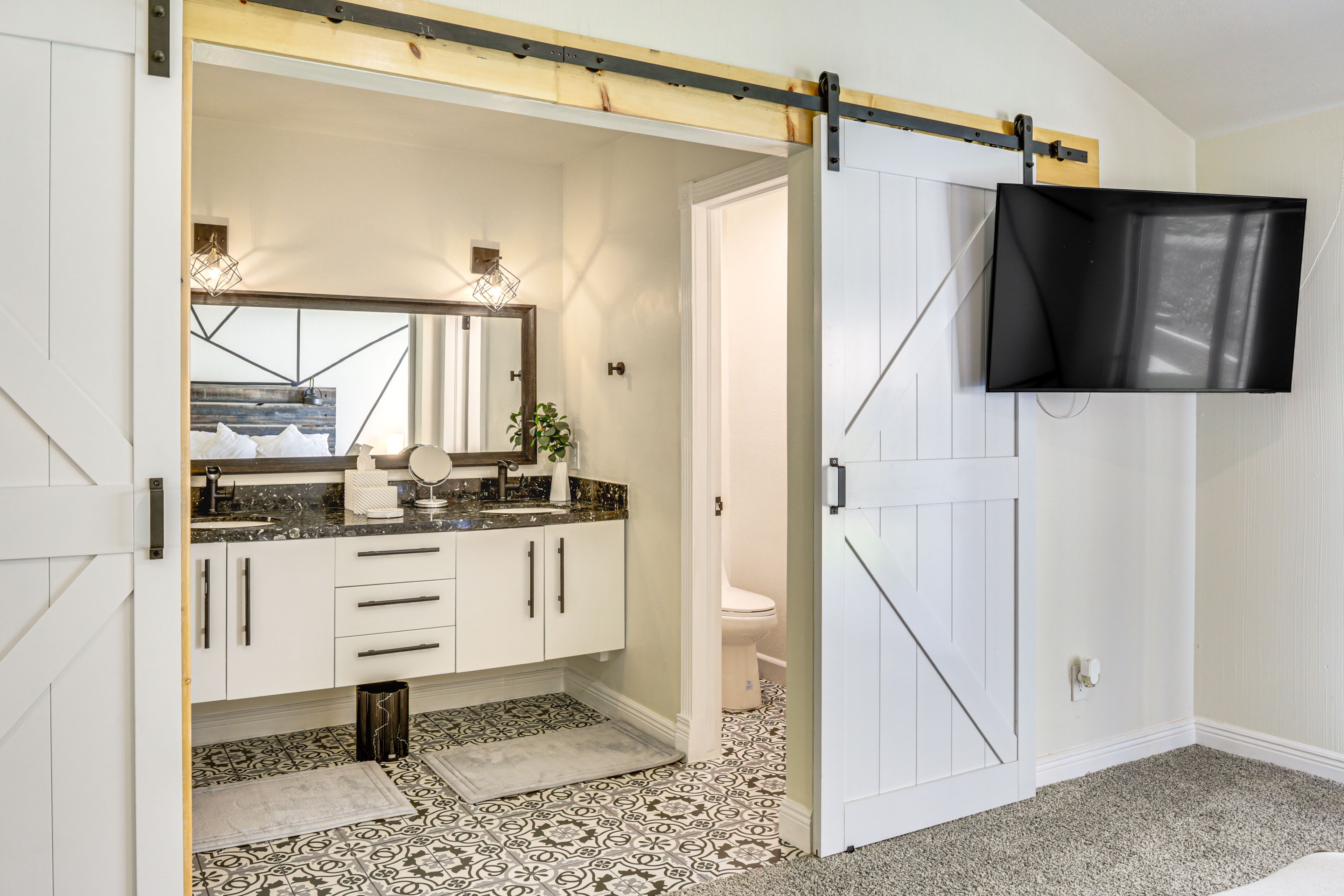 En-Suite Bathroom | Towels Provided