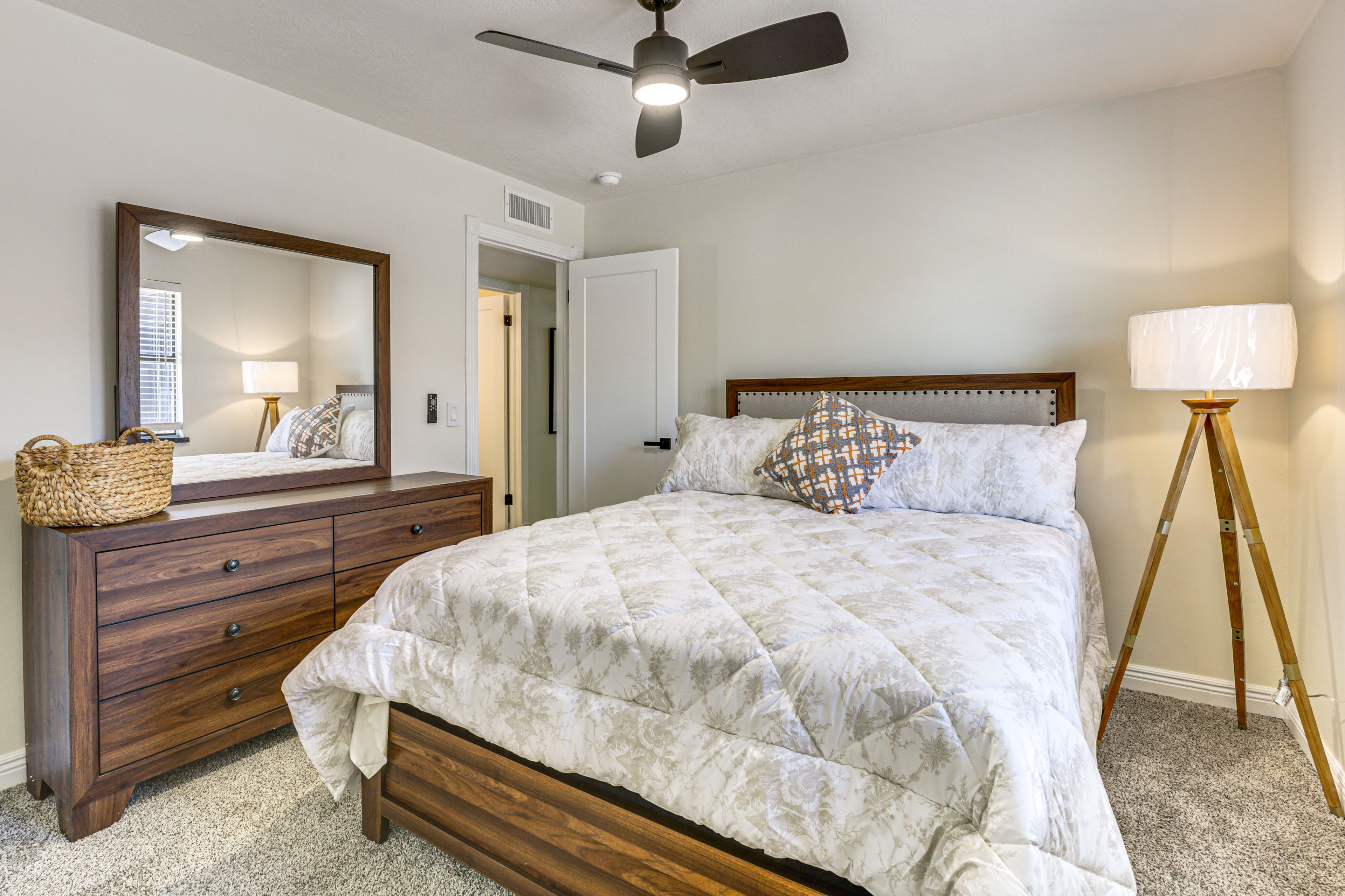 Bedroom 2 | Queen Bed