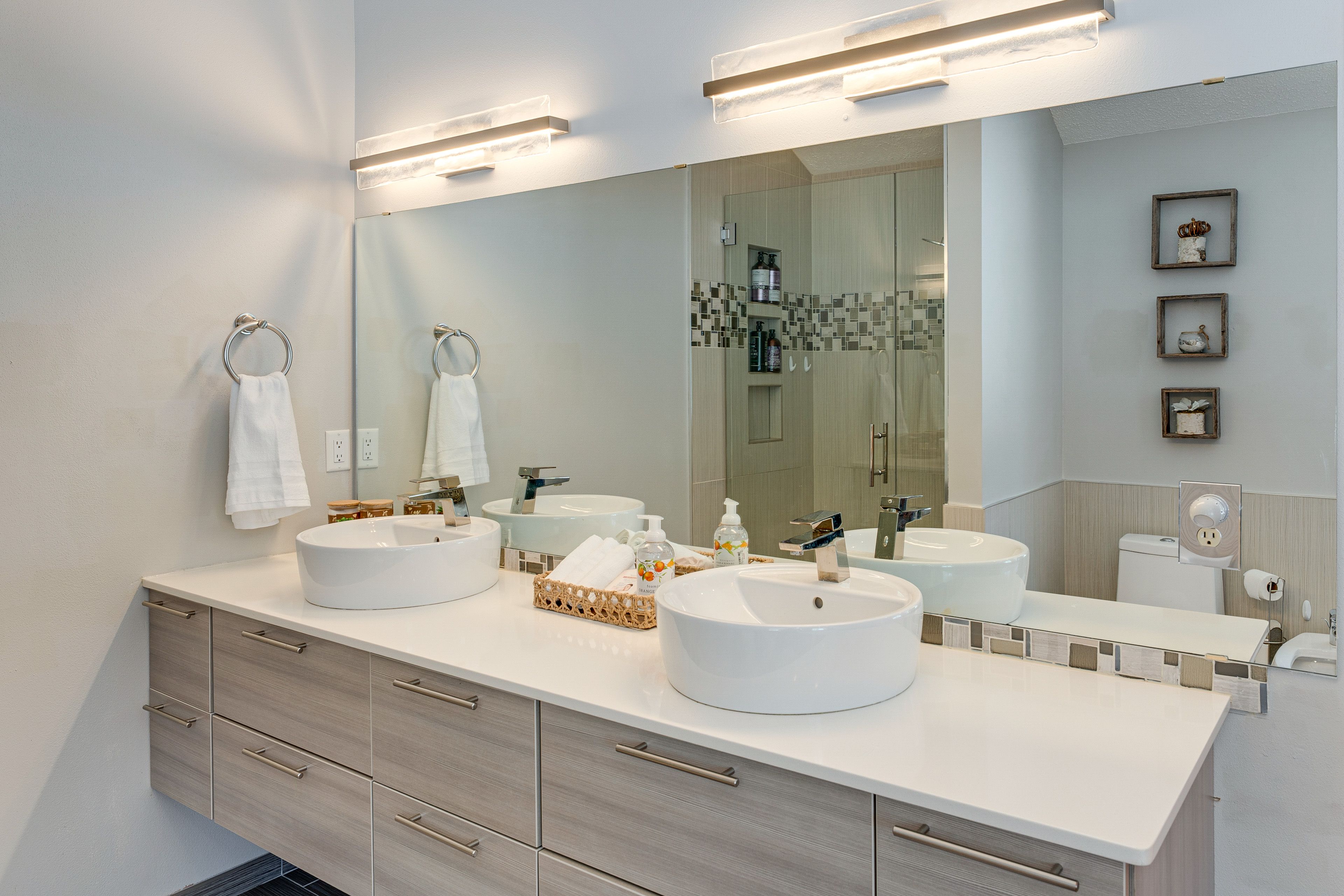En-Suite Bathroom | Towels Provided
