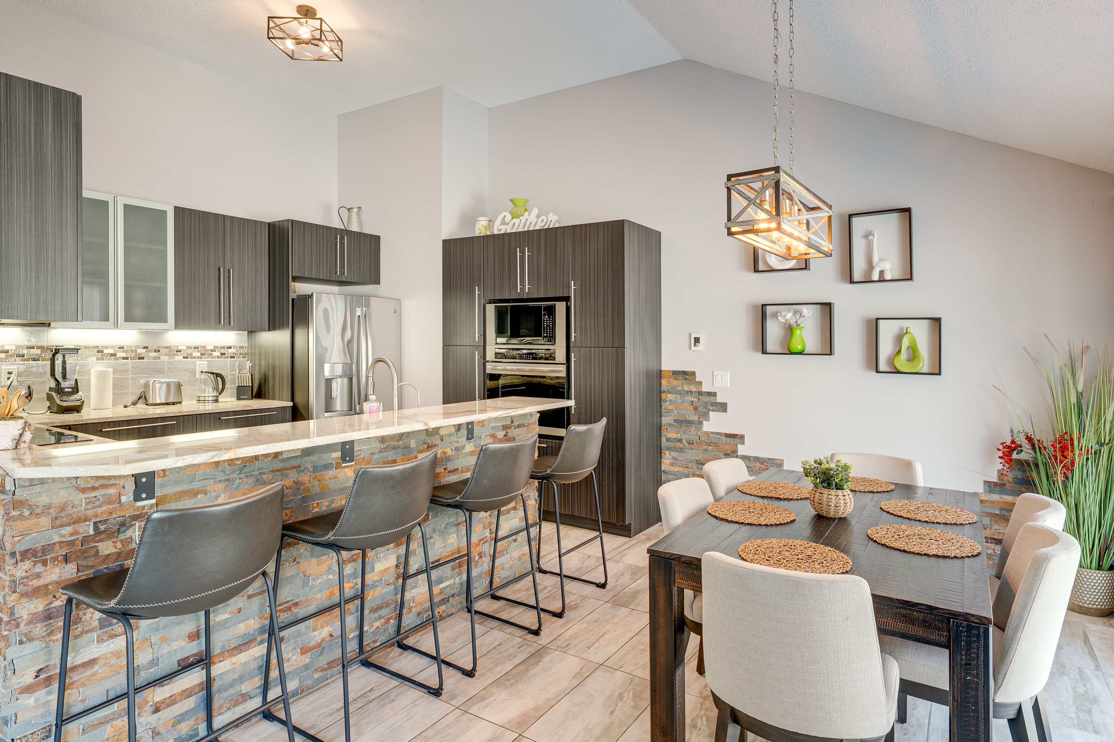 Kitchen | Dining Area | Breakfast Bar