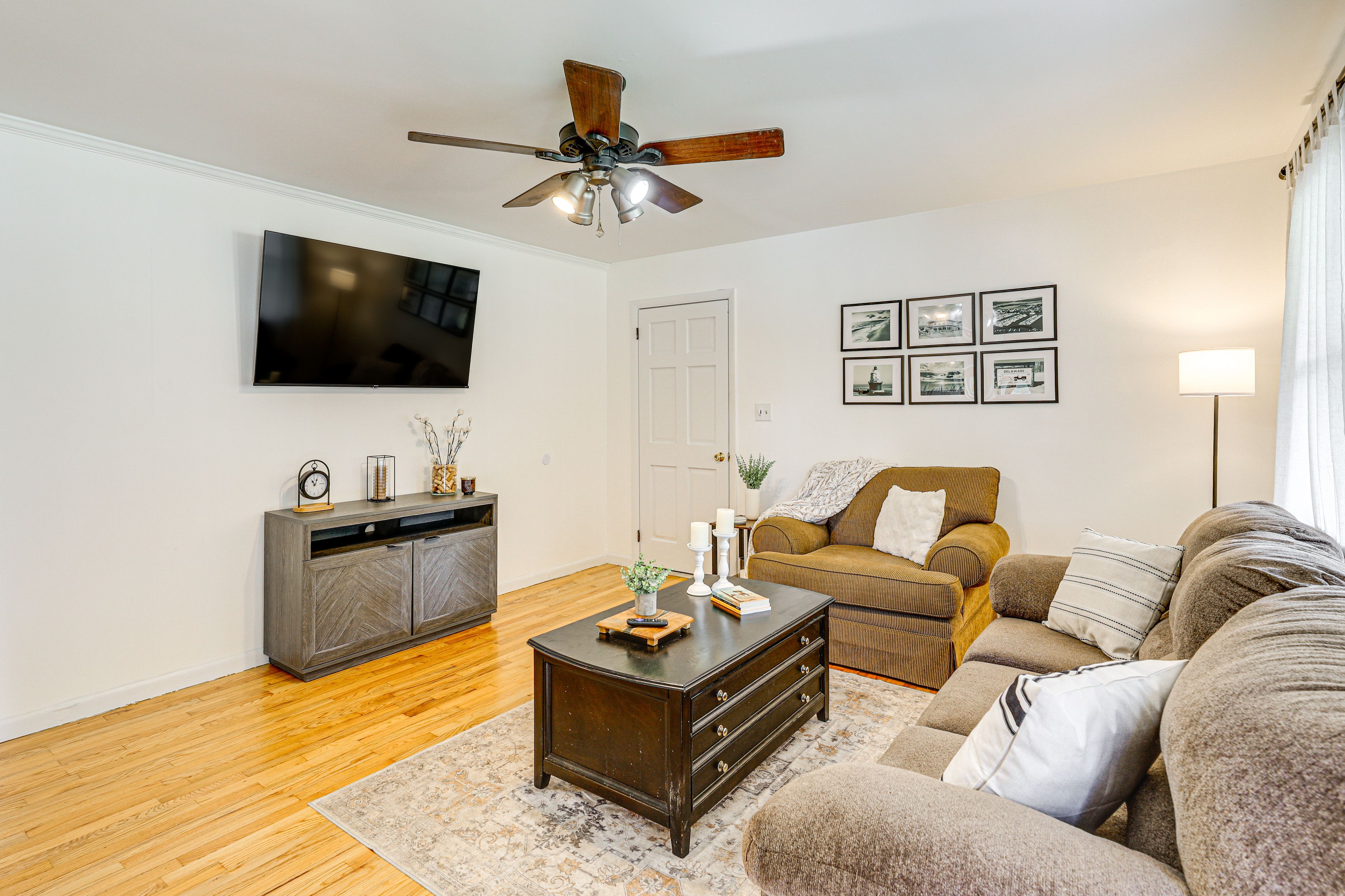 Living Room | Free WiFi | Smart TV | Central A/C