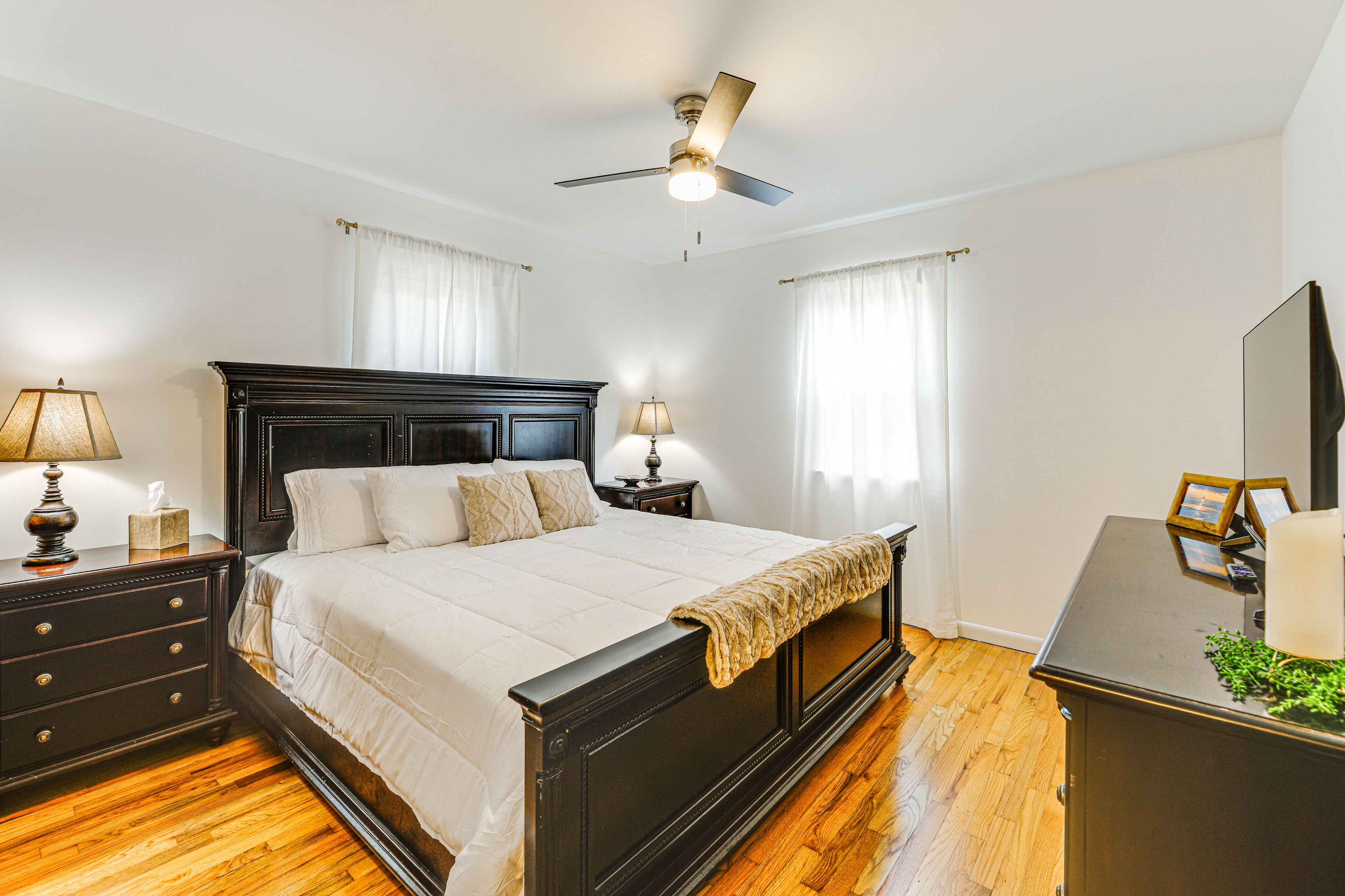 Bedroom 2 | King Bed