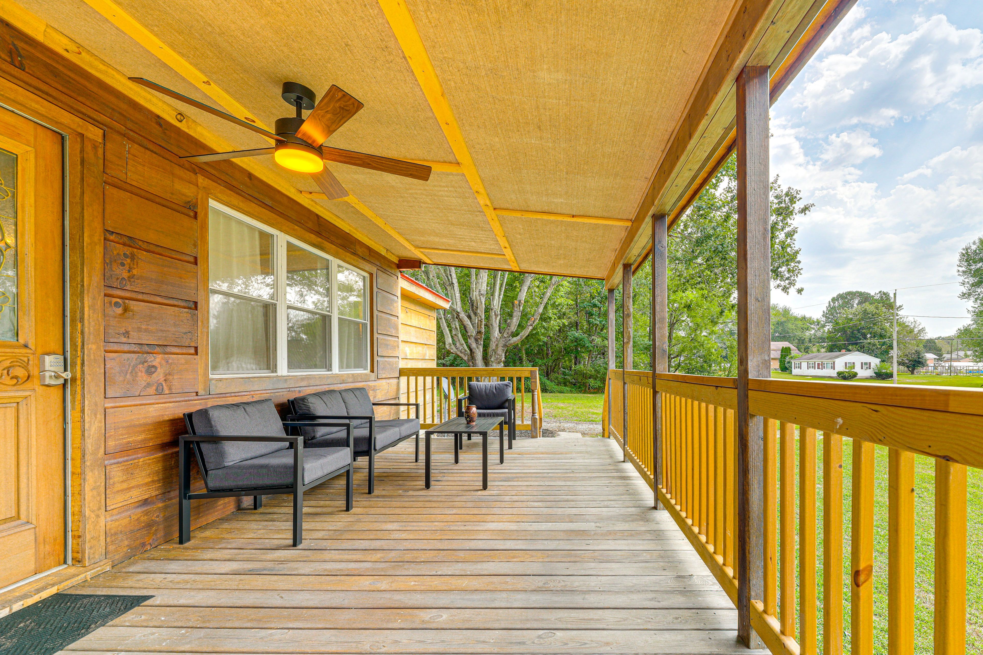 Porch w/ Seating | Fire Table | Gas Grill