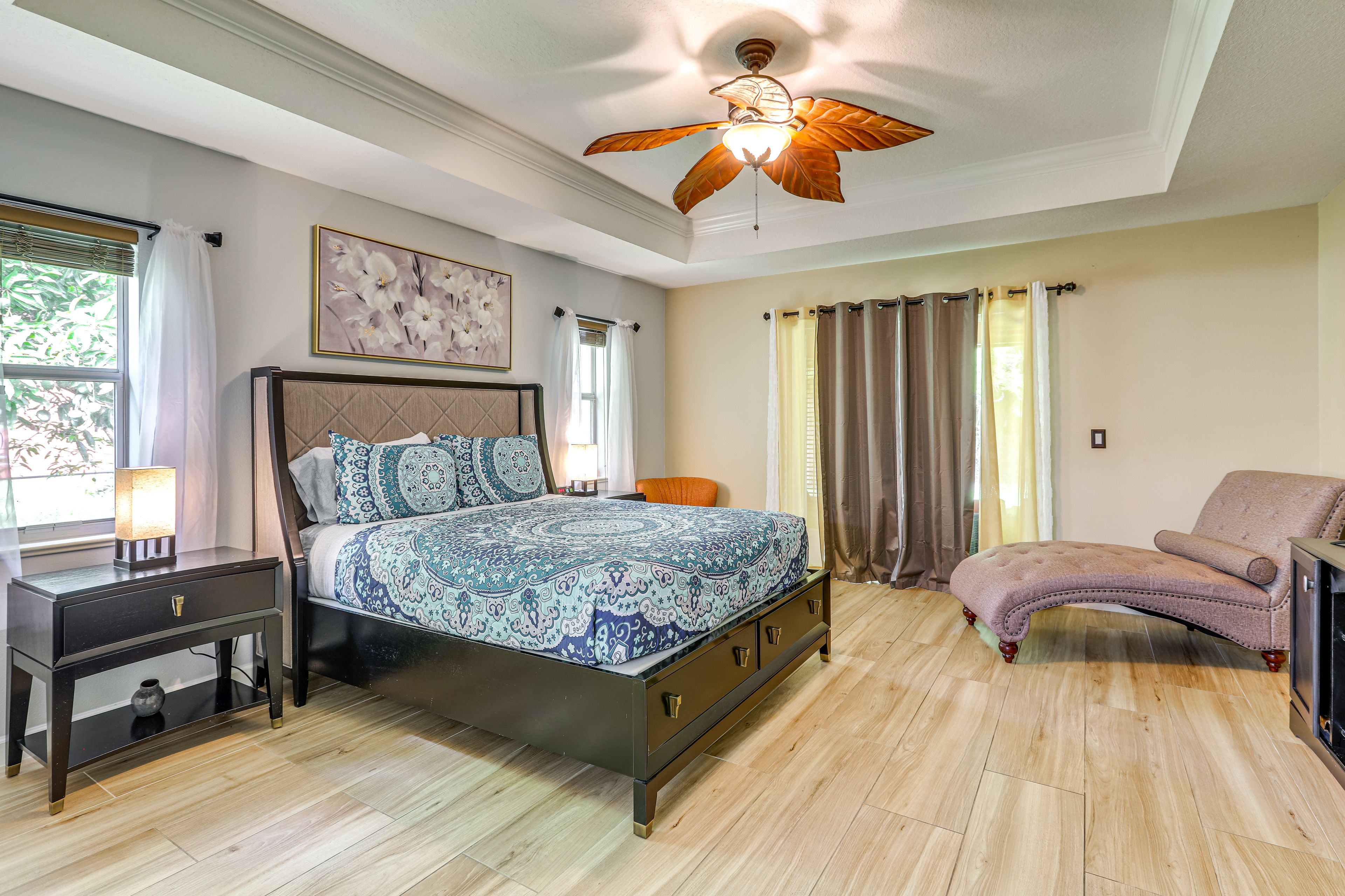 Bedroom 1 | Queen Bed | Smart TV