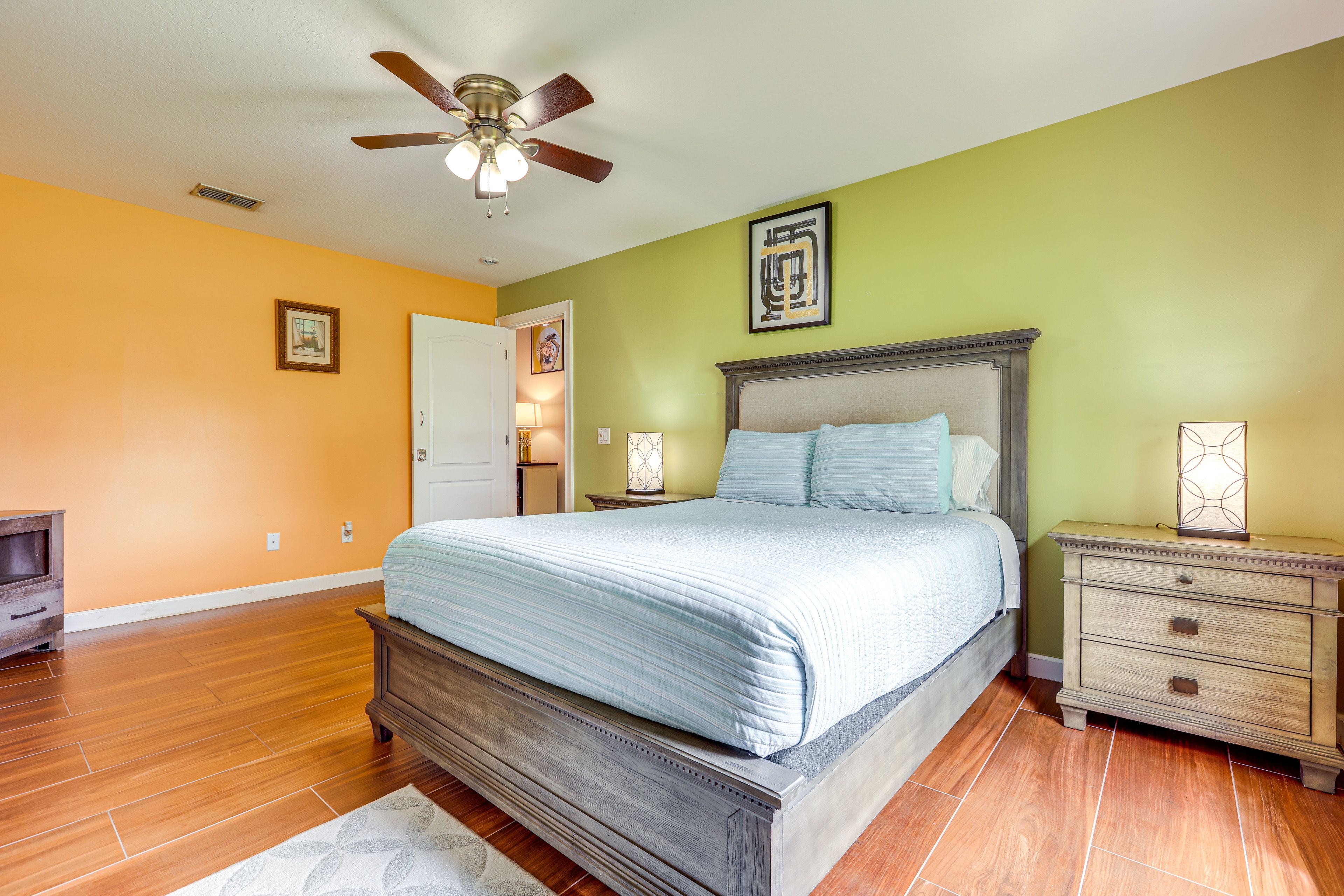 Bedroom 3 | Queen Bed | Smart TV