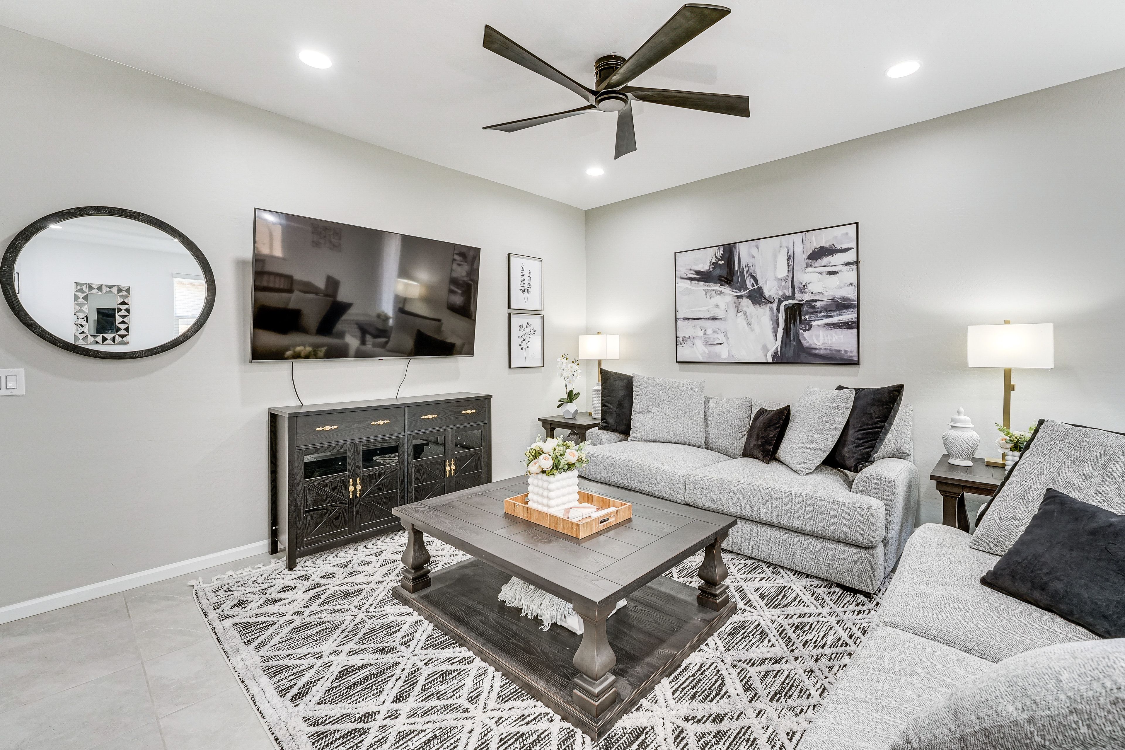 Living Room | Free WiFi | Smart TV
