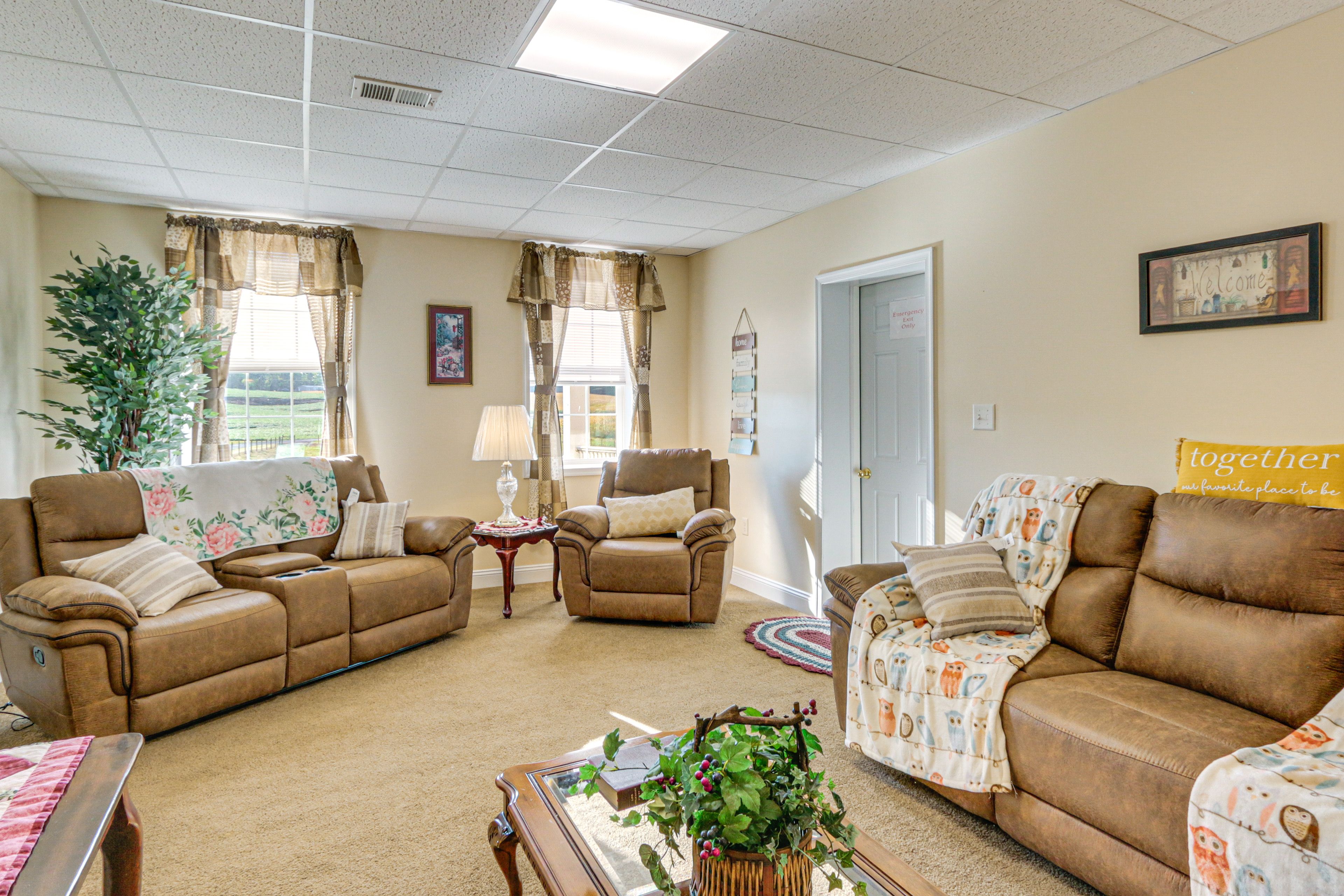 Living Room | Free WiFi | Central A/C & Heat