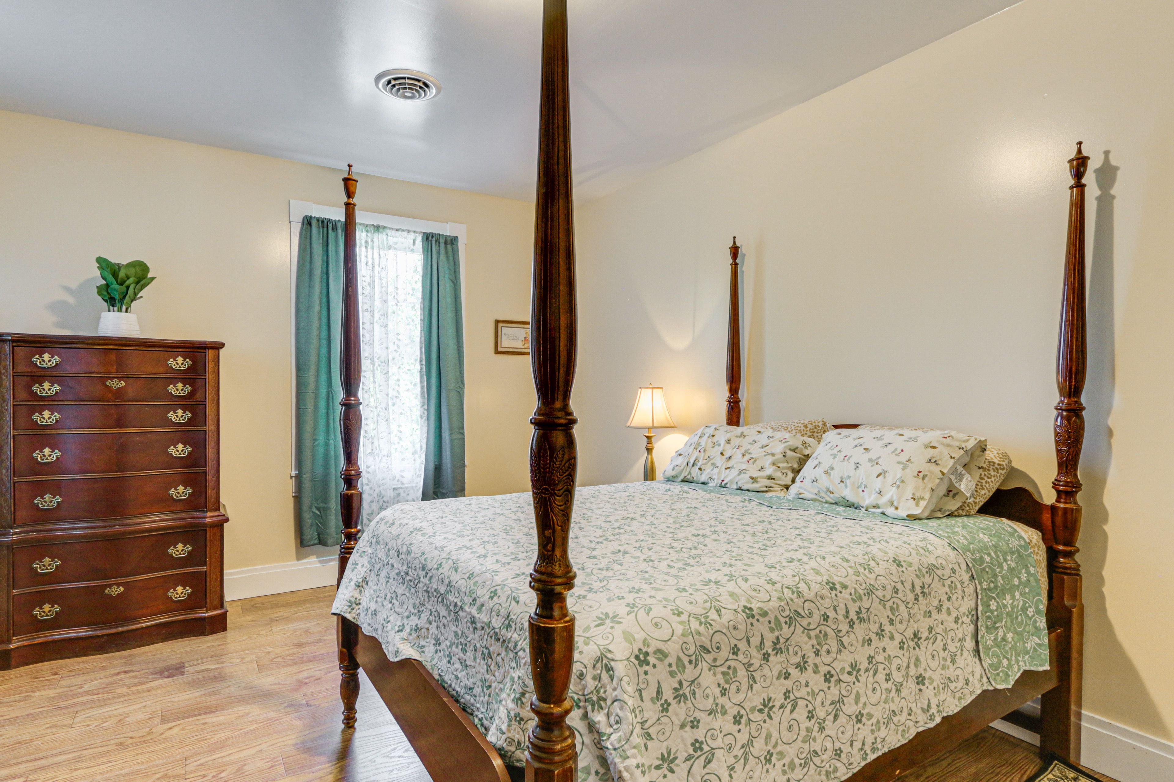 Bedroom 4 | Full Bed | 2nd Floor