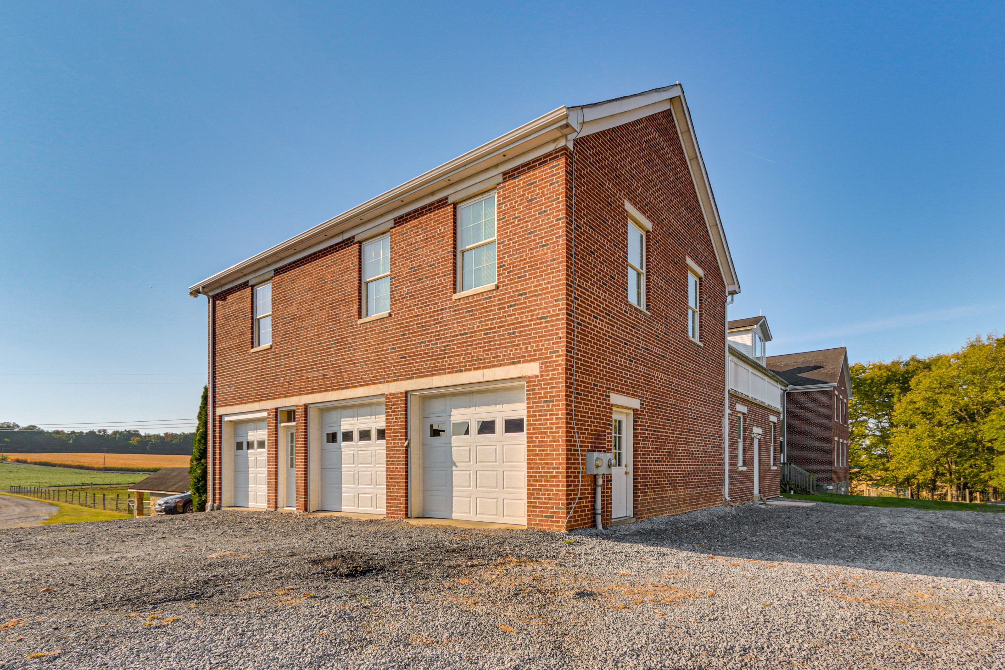 Parking | Shared Driveway (4 Vehicles)
