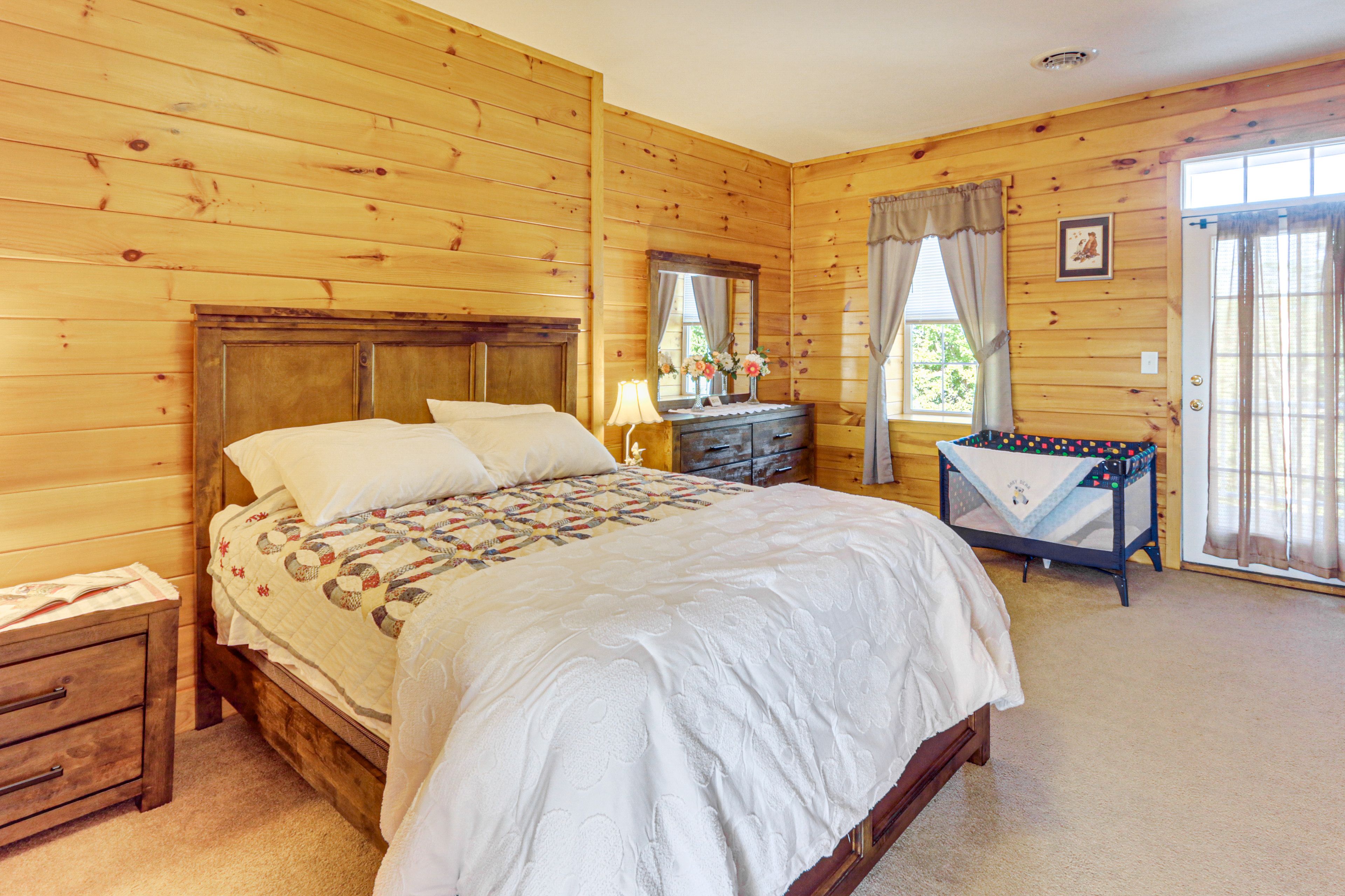 Bedroom 1 | Queen Bed | 2nd Floor