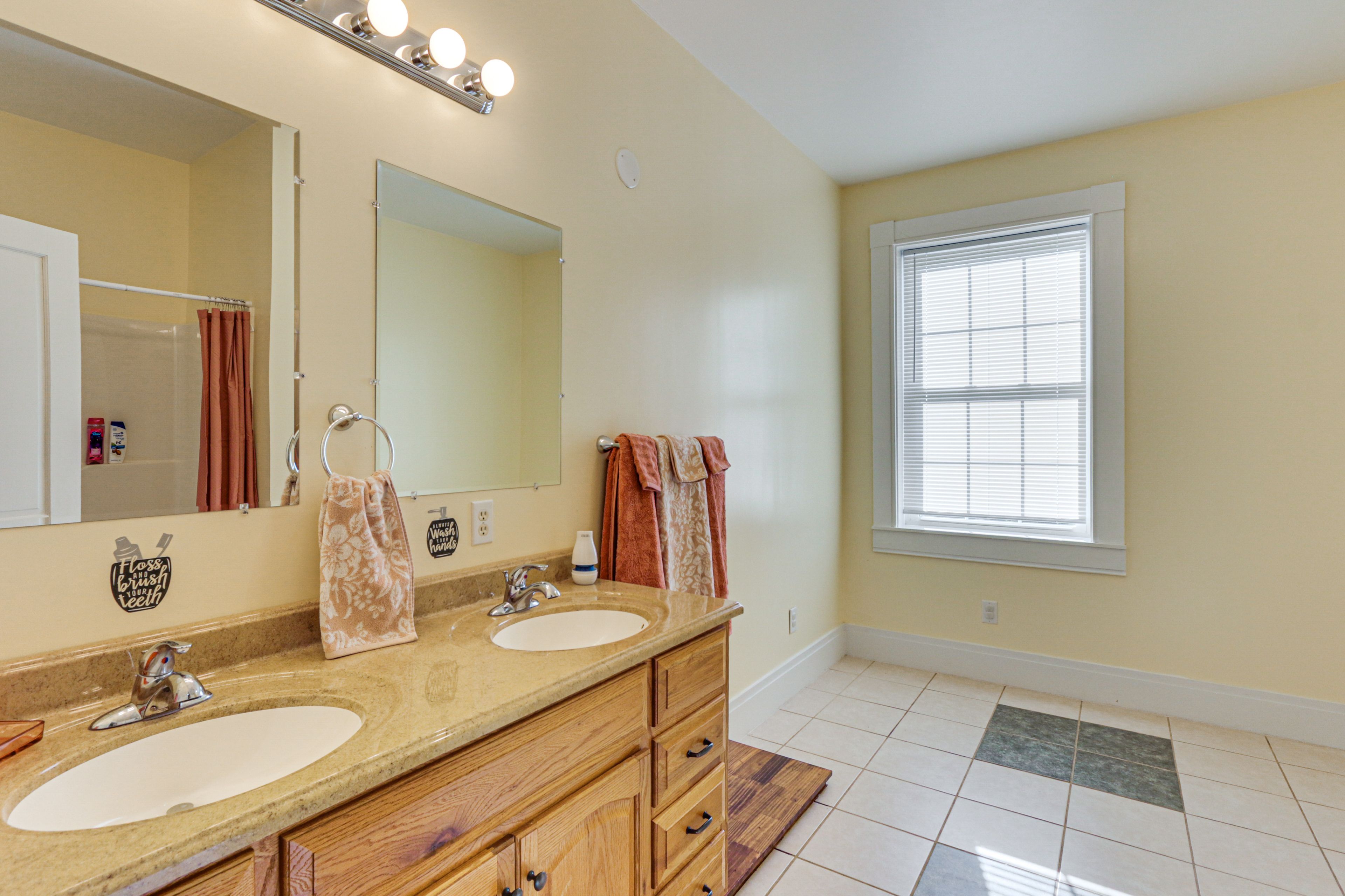 Full Bathroom | 2nd Floor